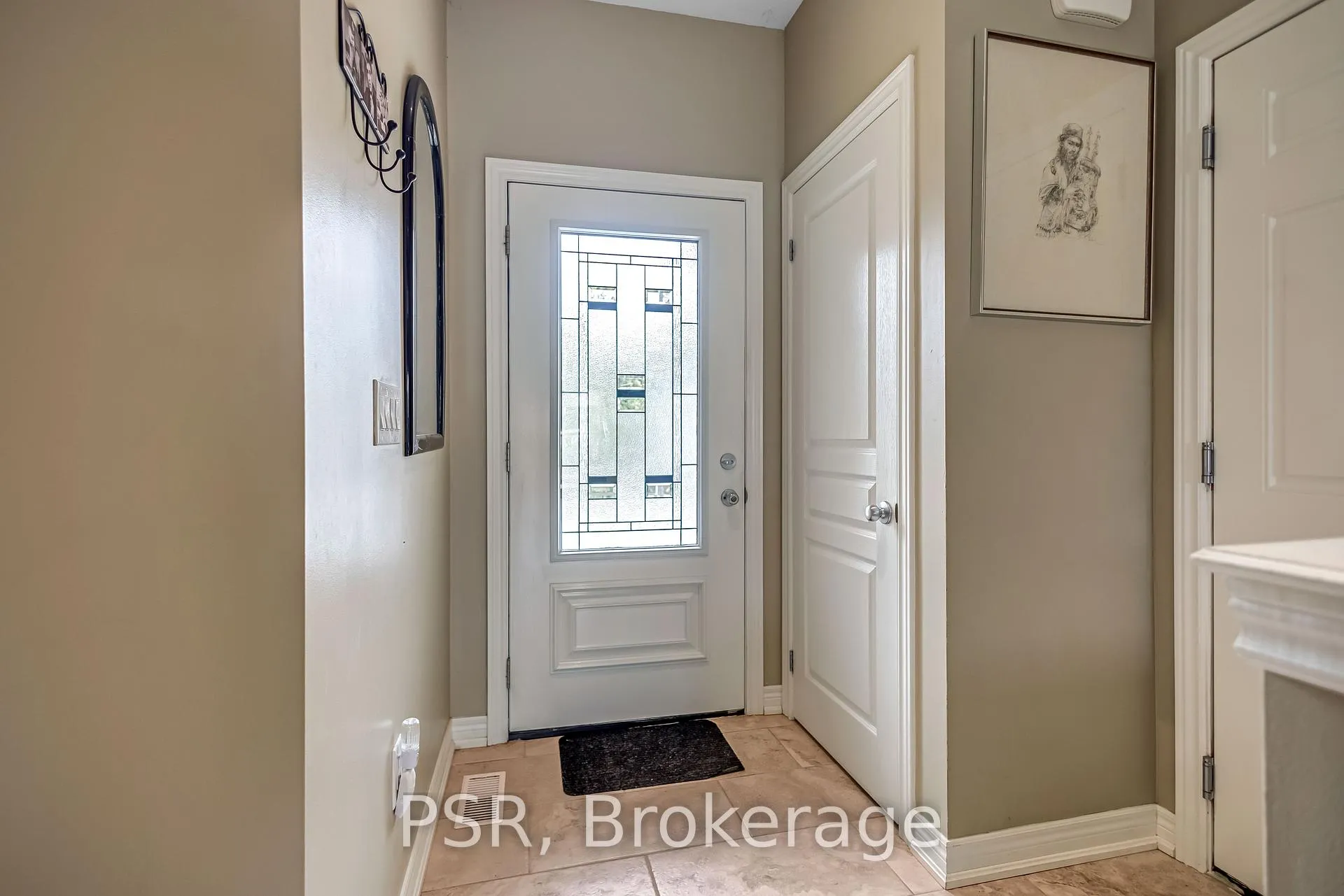 Photo 5 of 653 Deere Street, Welland, Lincoln/Crowland — HOMEH