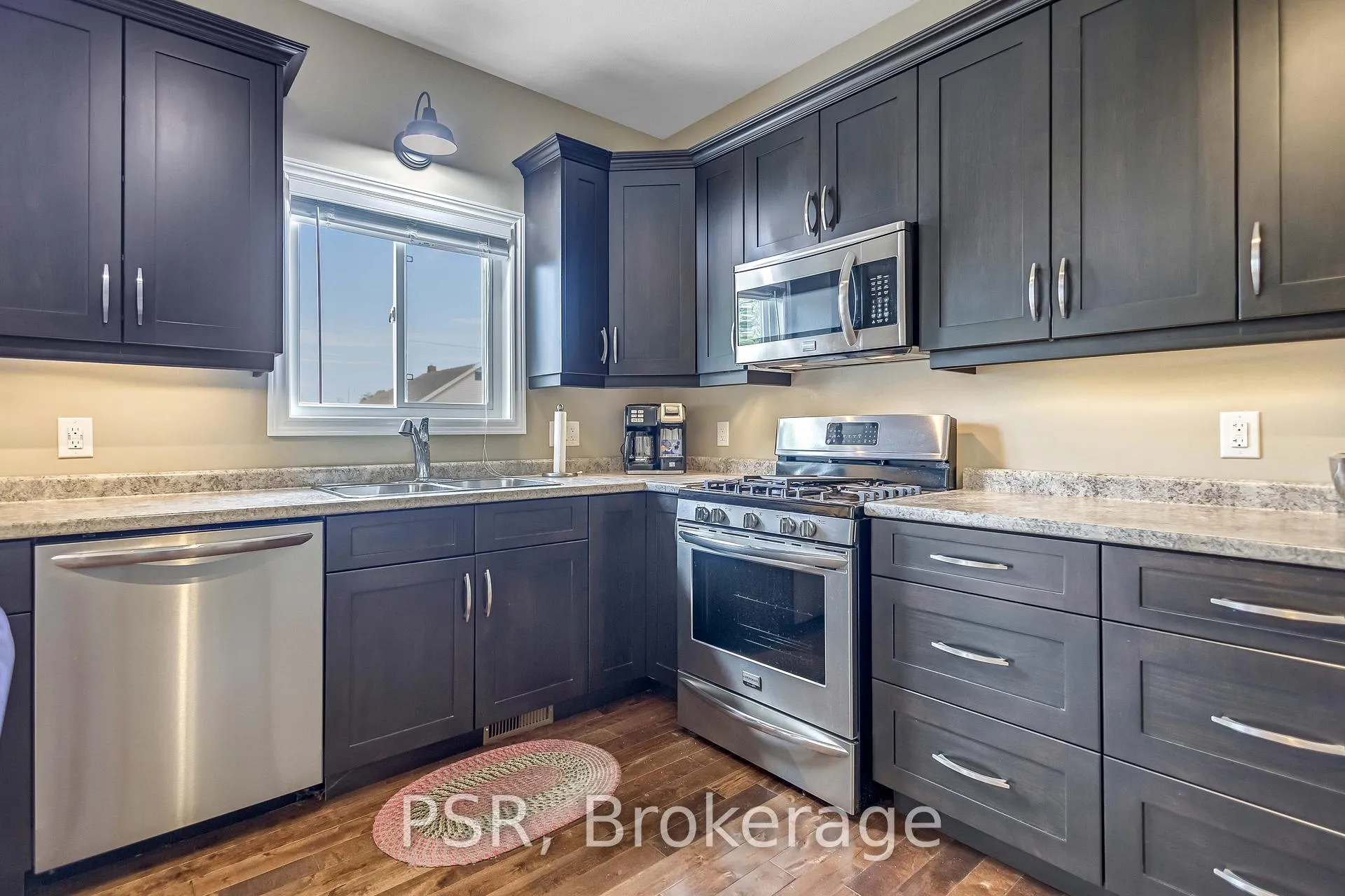 Photo 9 of 653 Deere Street, Welland, Lincoln/Crowland — HOMEH