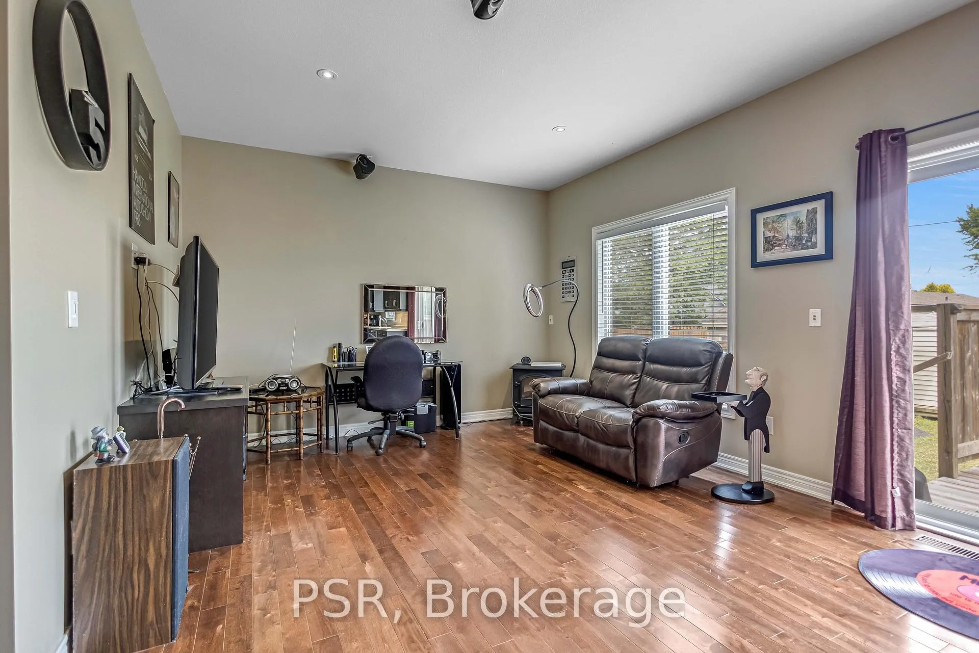 Photo 10 of 653 Deere Street, Welland, Lincoln/Crowland — HOMEH