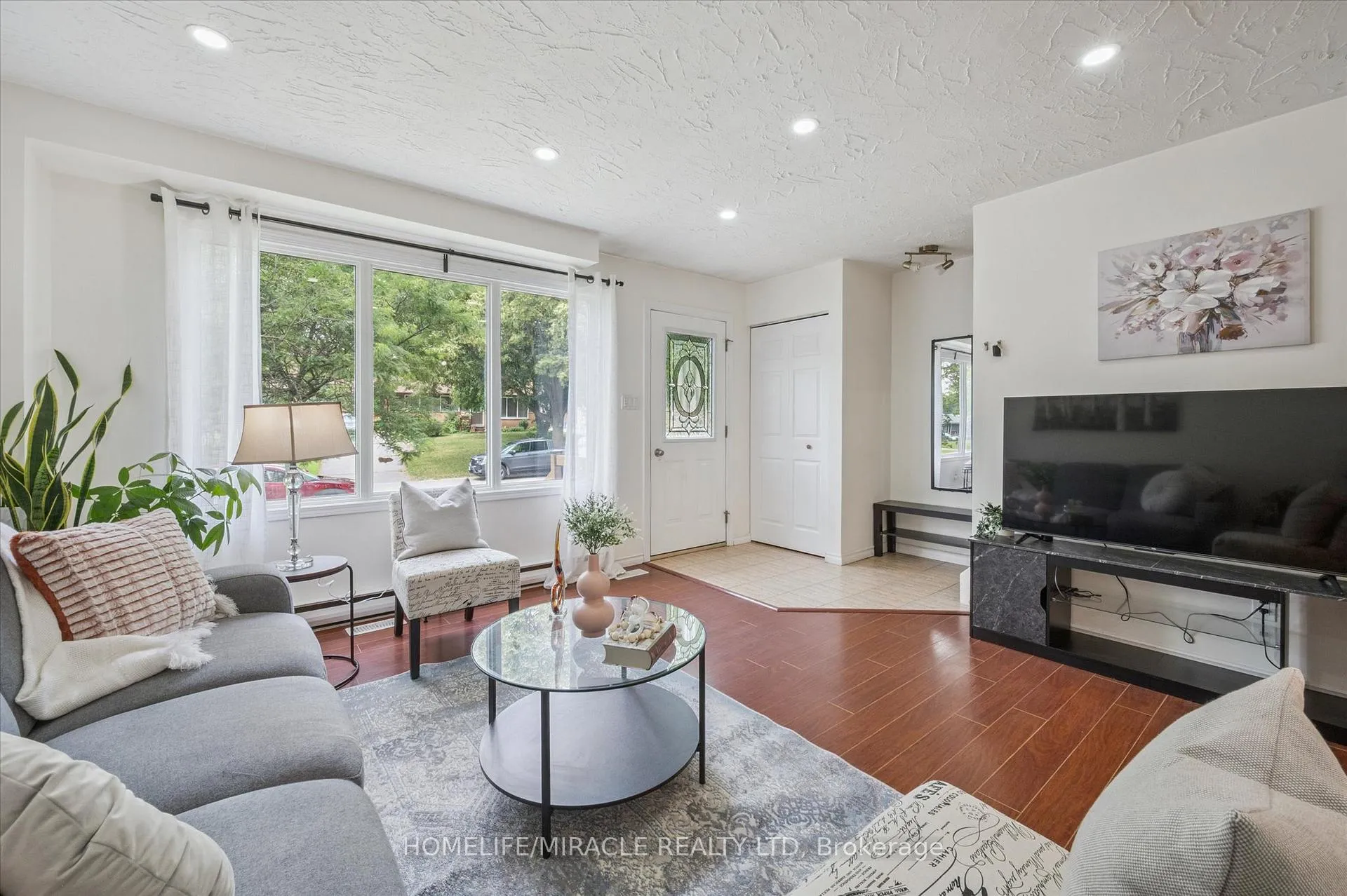 Photo 4 of 187 A Cedarvale Crescent, Waterloo — HOMEH