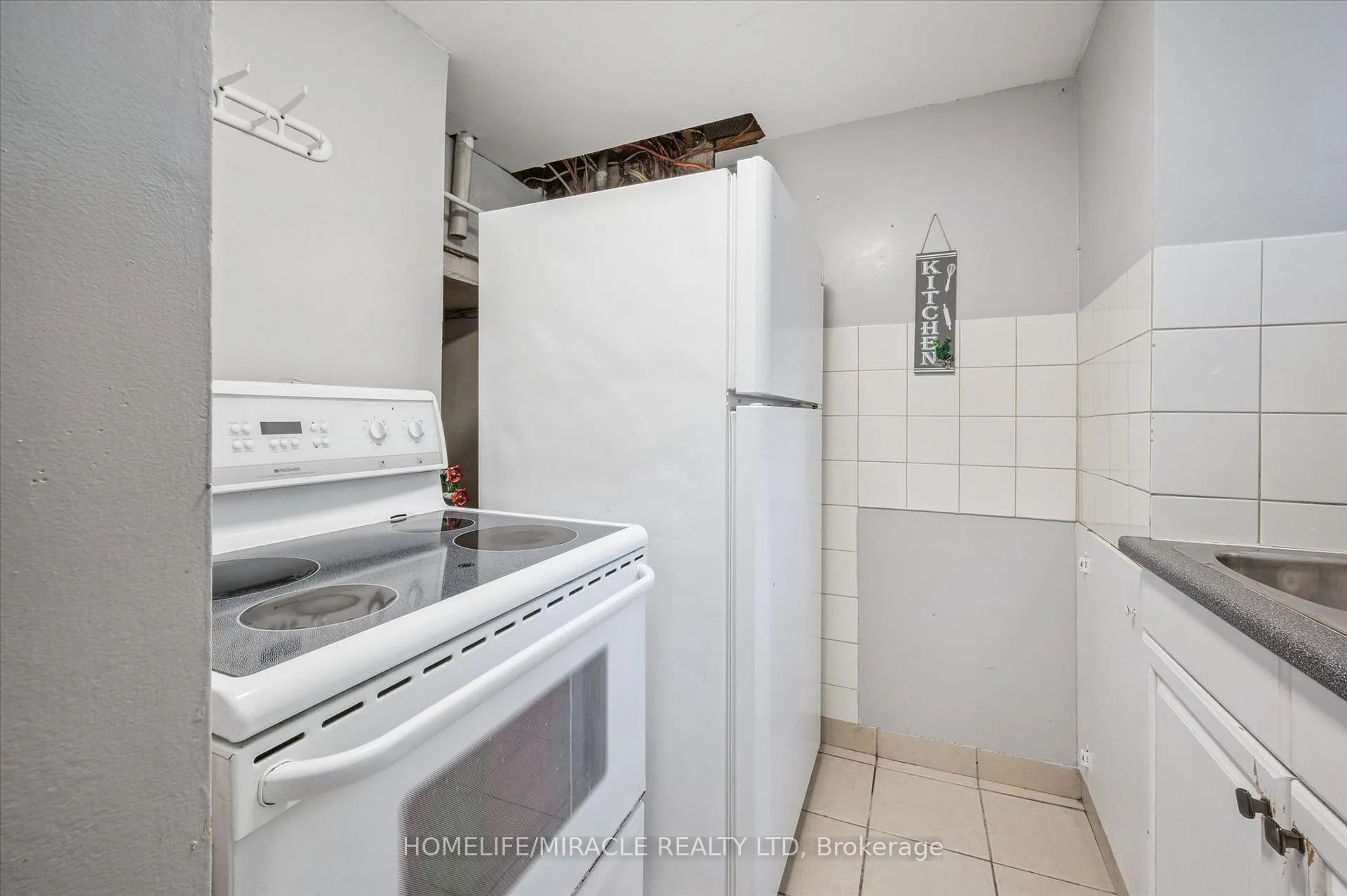 Photo 25 of 187 A Cedarvale Crescent, Waterloo — HOMEH