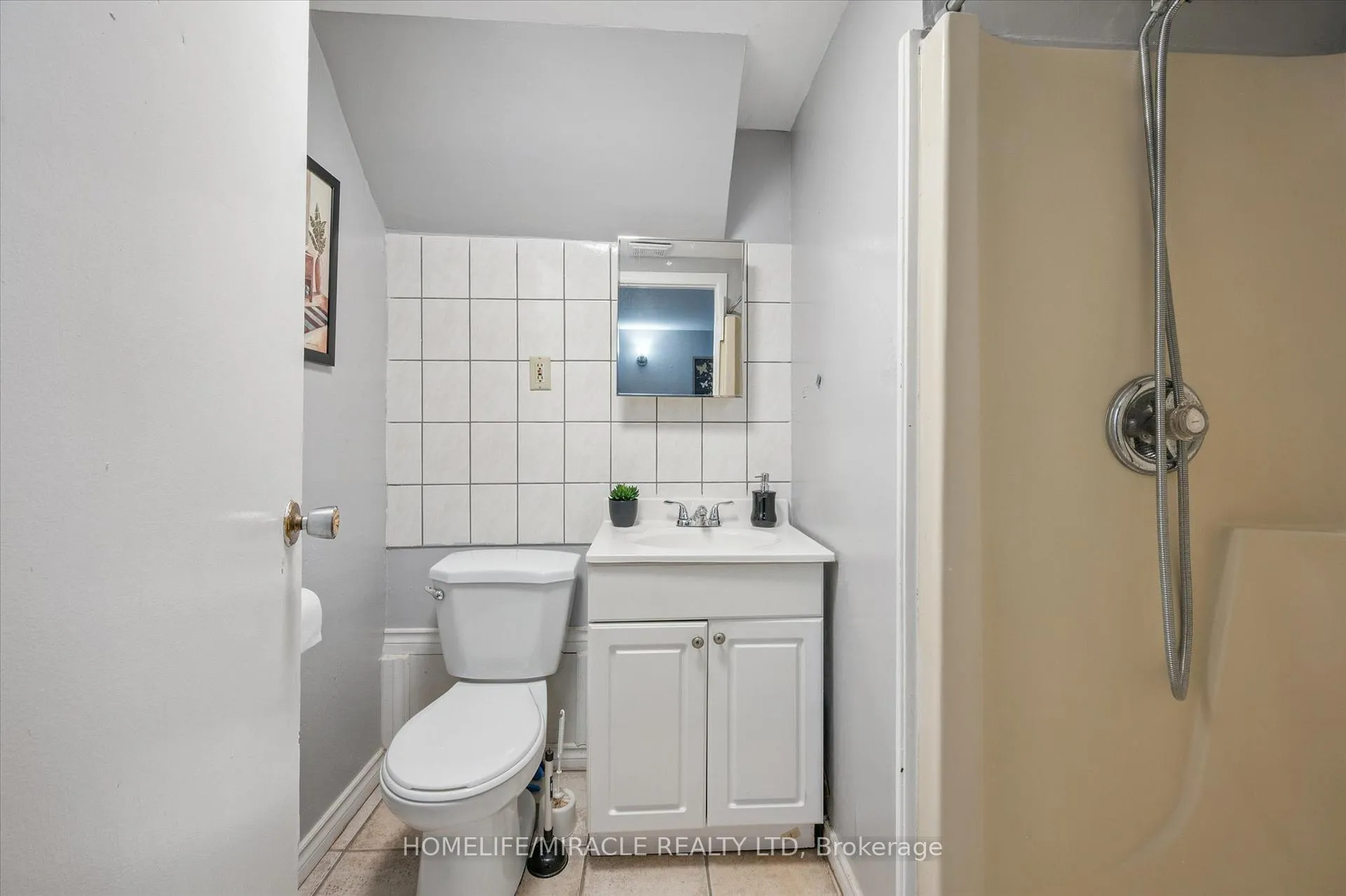 Photo 27 of 187 A Cedarvale Crescent, Waterloo — HOMEH