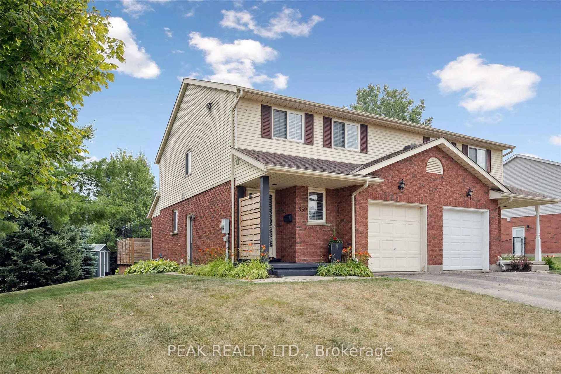 Photo 2 of 839 Fairway Crescent, Kitchener — HOMEH