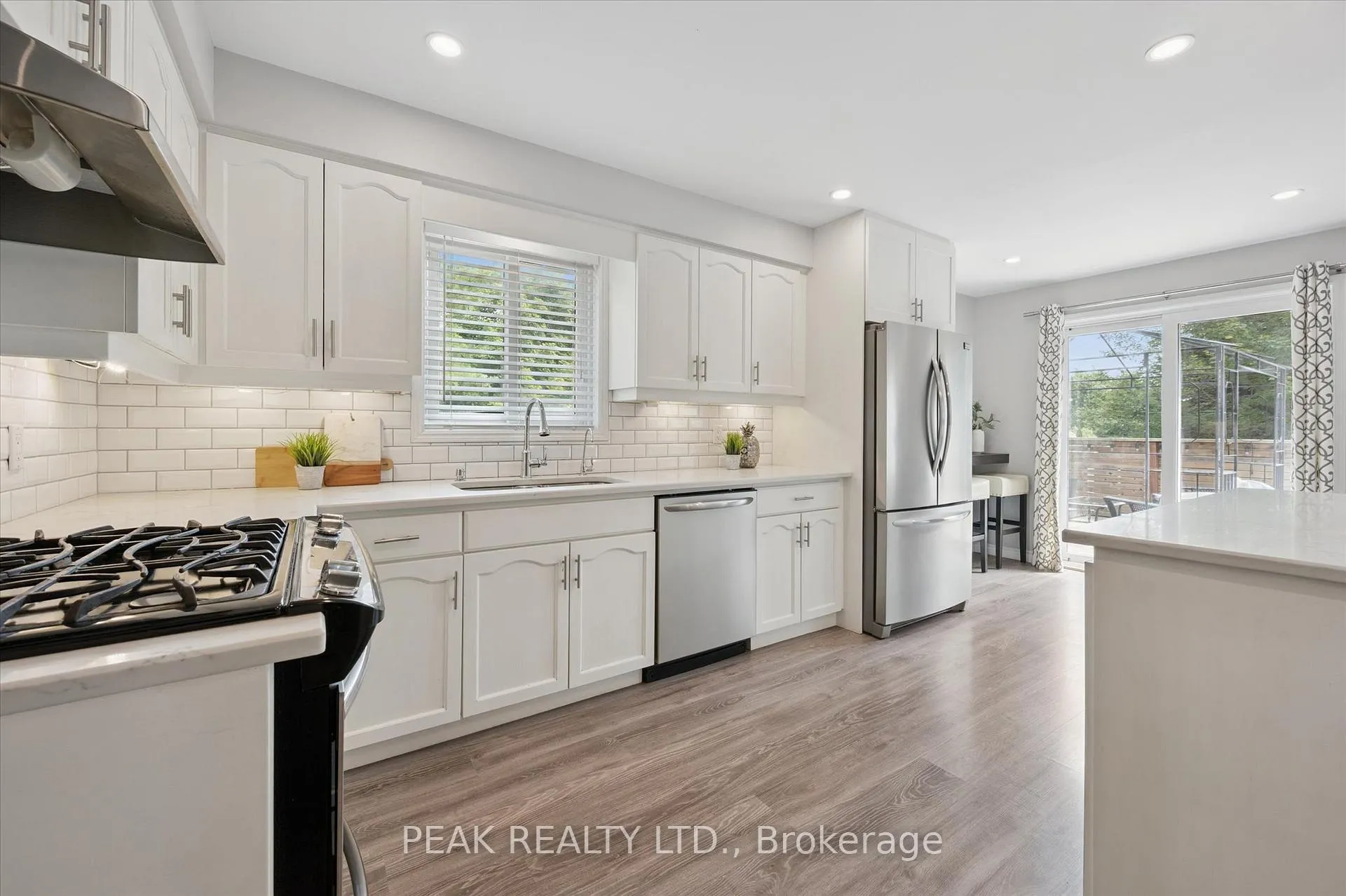Photo 5 of 839 Fairway Crescent, Kitchener — HOMEH