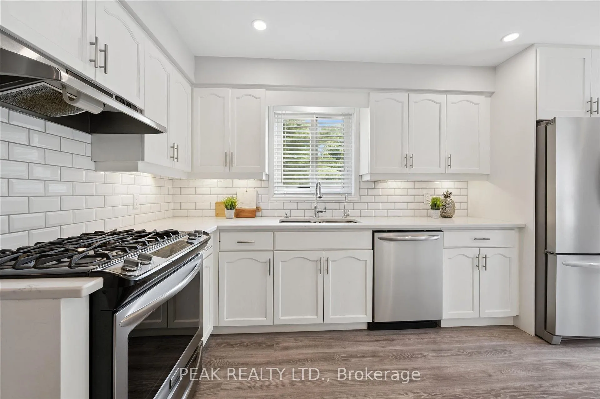 Photo 6 of 839 Fairway Crescent, Kitchener — HOMEH