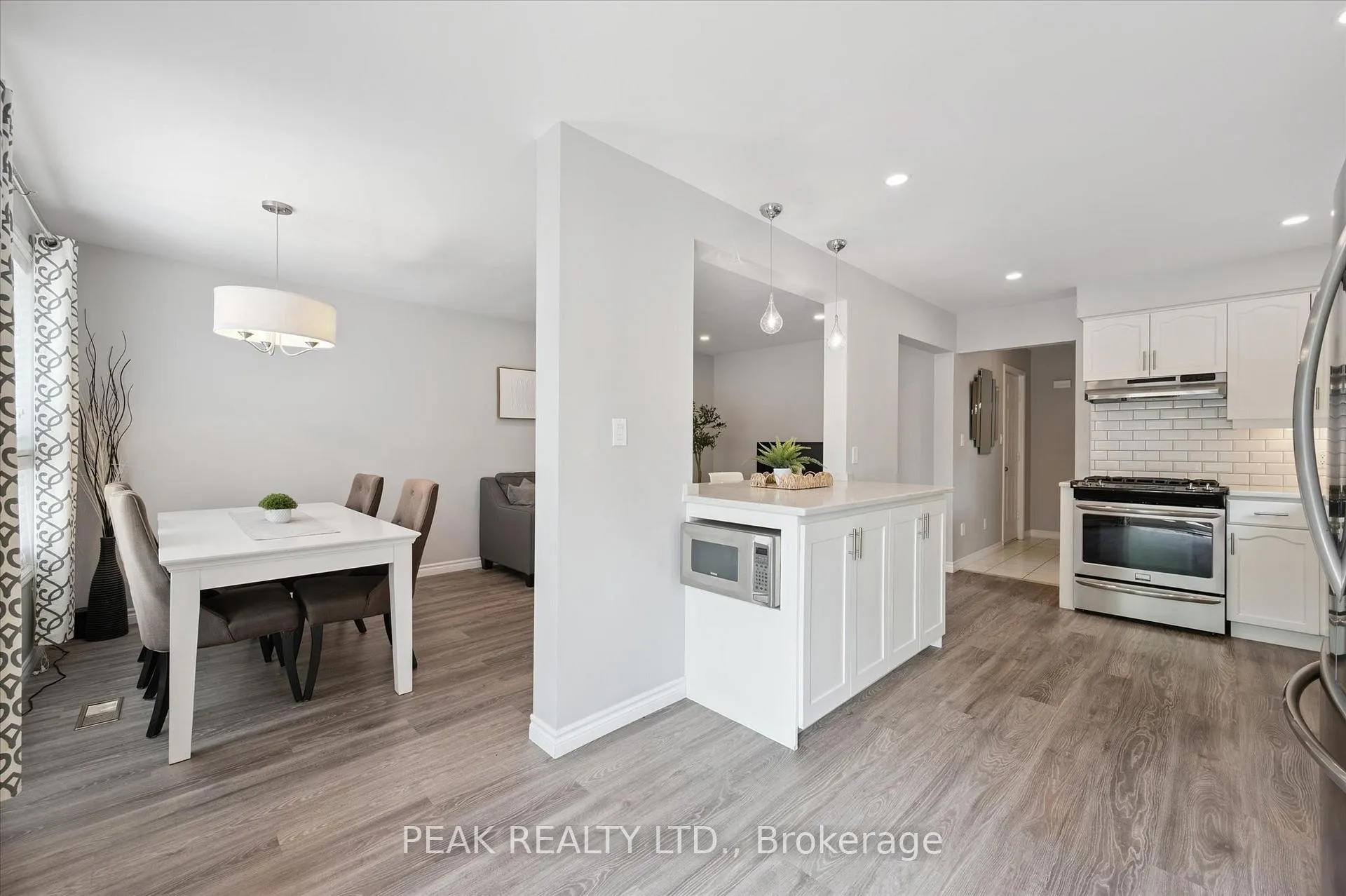 Photo 10 of 839 Fairway Crescent, Kitchener — HOMEH