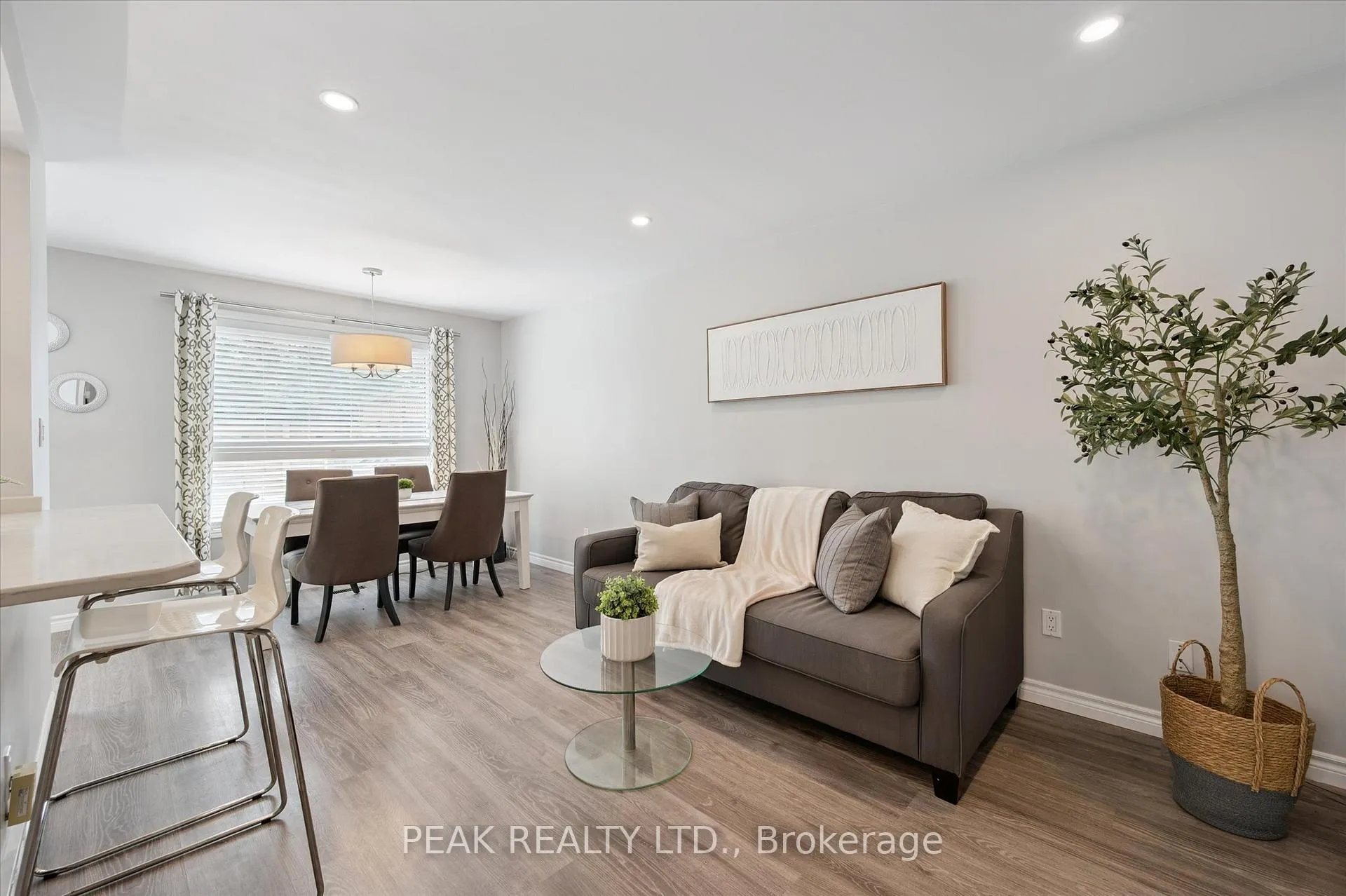 Photo 11 of 839 Fairway Crescent, Kitchener — HOMEH