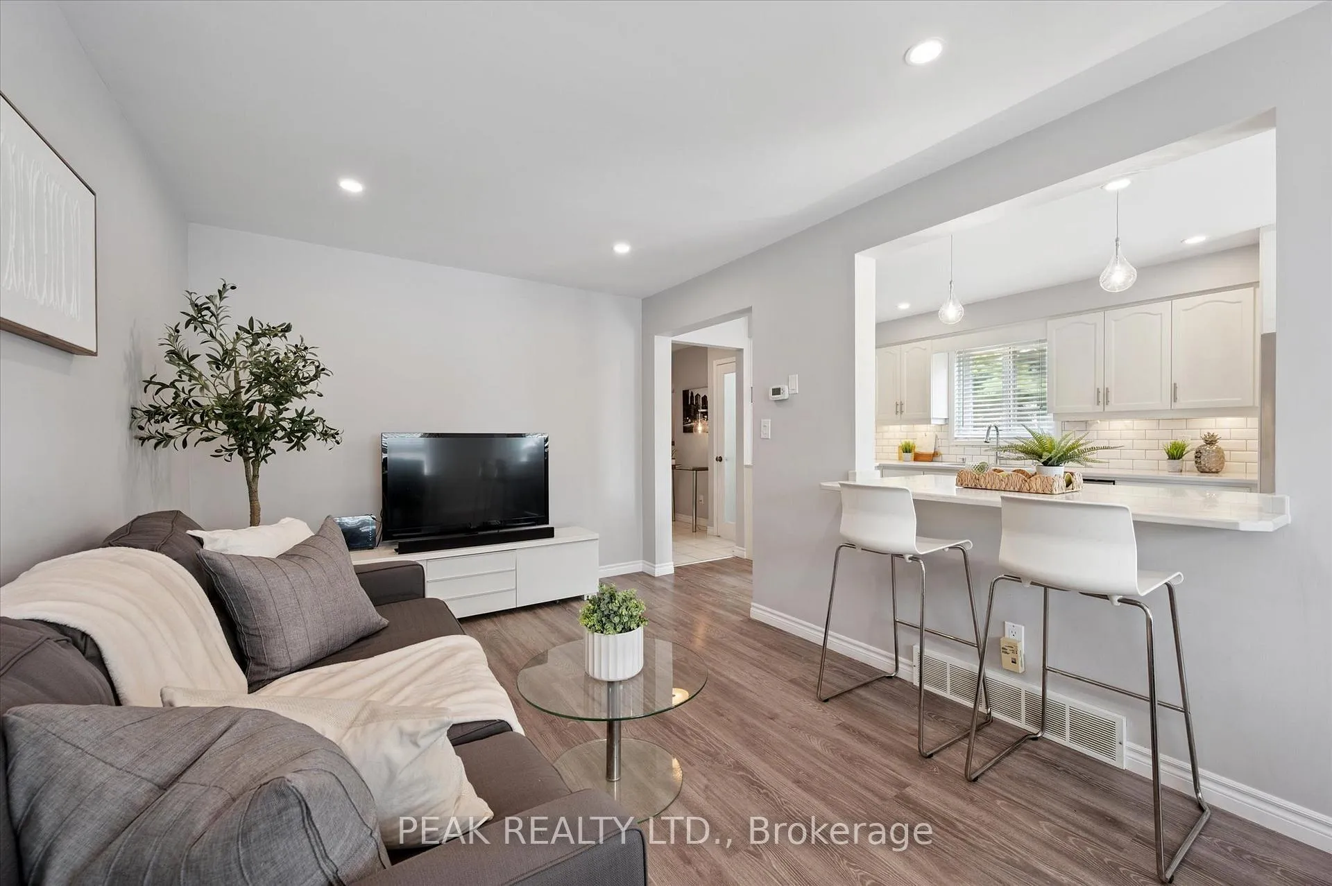 Photo 13 of 839 Fairway Crescent, Kitchener — HOMEH