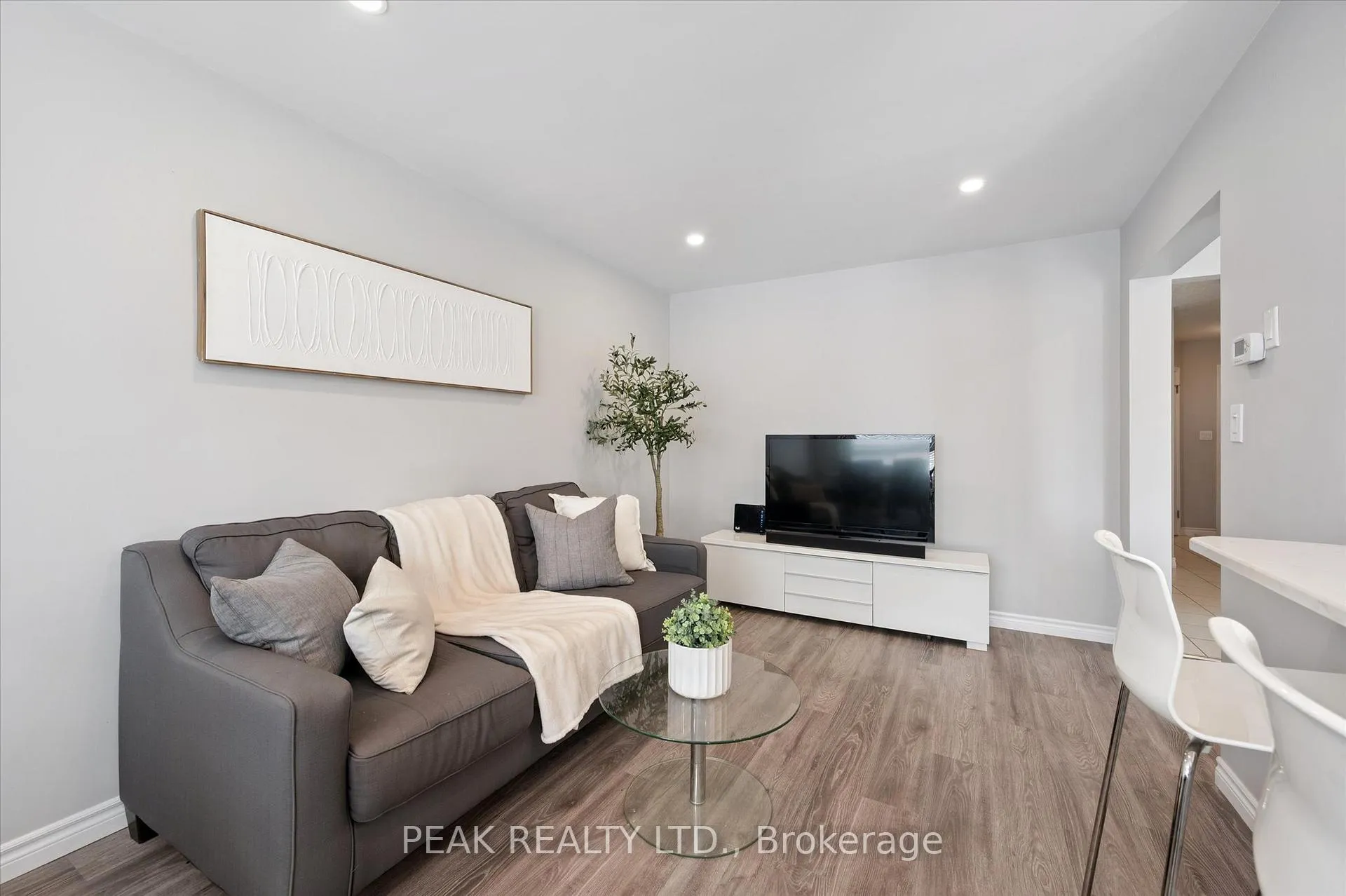 Photo 14 of 839 Fairway Crescent, Kitchener — HOMEH