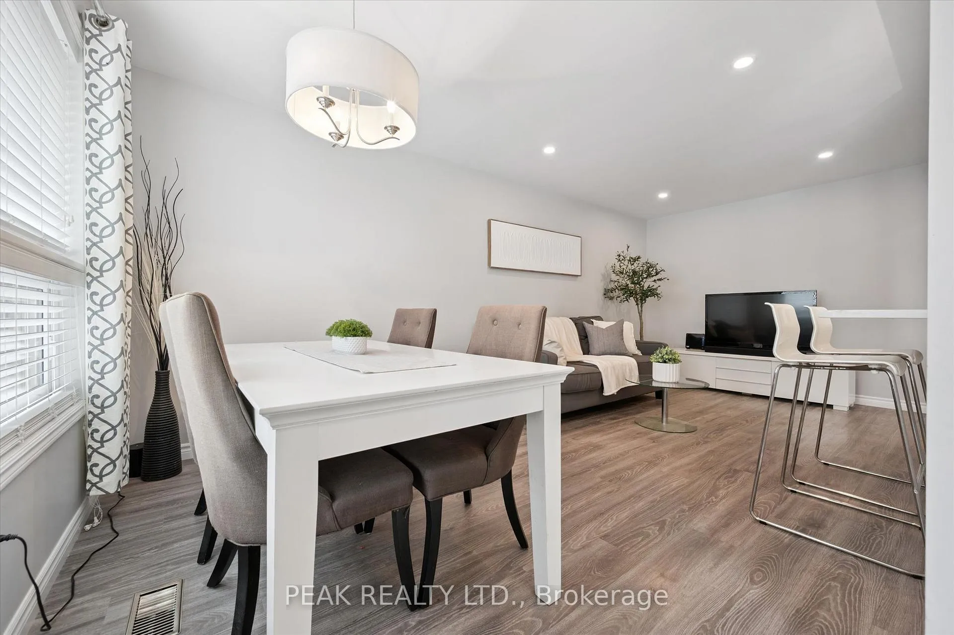 Photo 16 of 839 Fairway Crescent, Kitchener — HOMEH