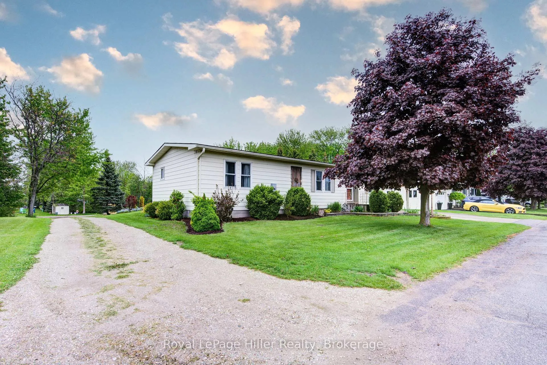 Photo 2 of 235 Hickory Lane, Perth East, Crystal Lake — HOMEH