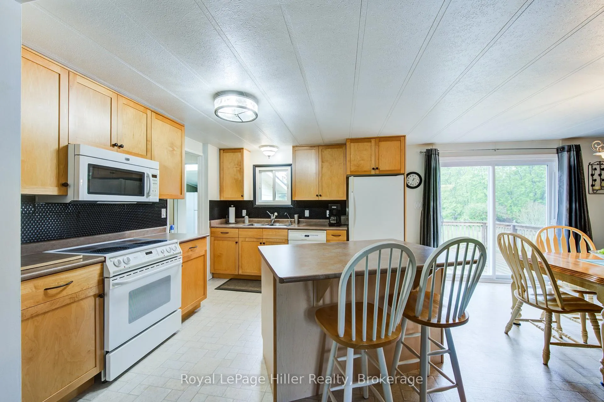 Photo 11 of 235 Hickory Lane, Perth East, Crystal Lake — HOMEH