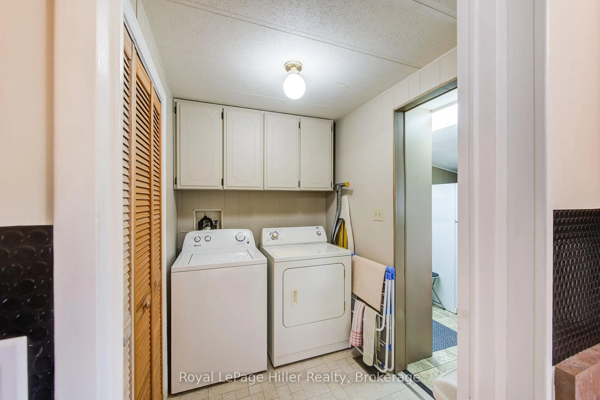 Photo 18 of 235 Hickory Lane, Perth East, Crystal Lake — HOMEH