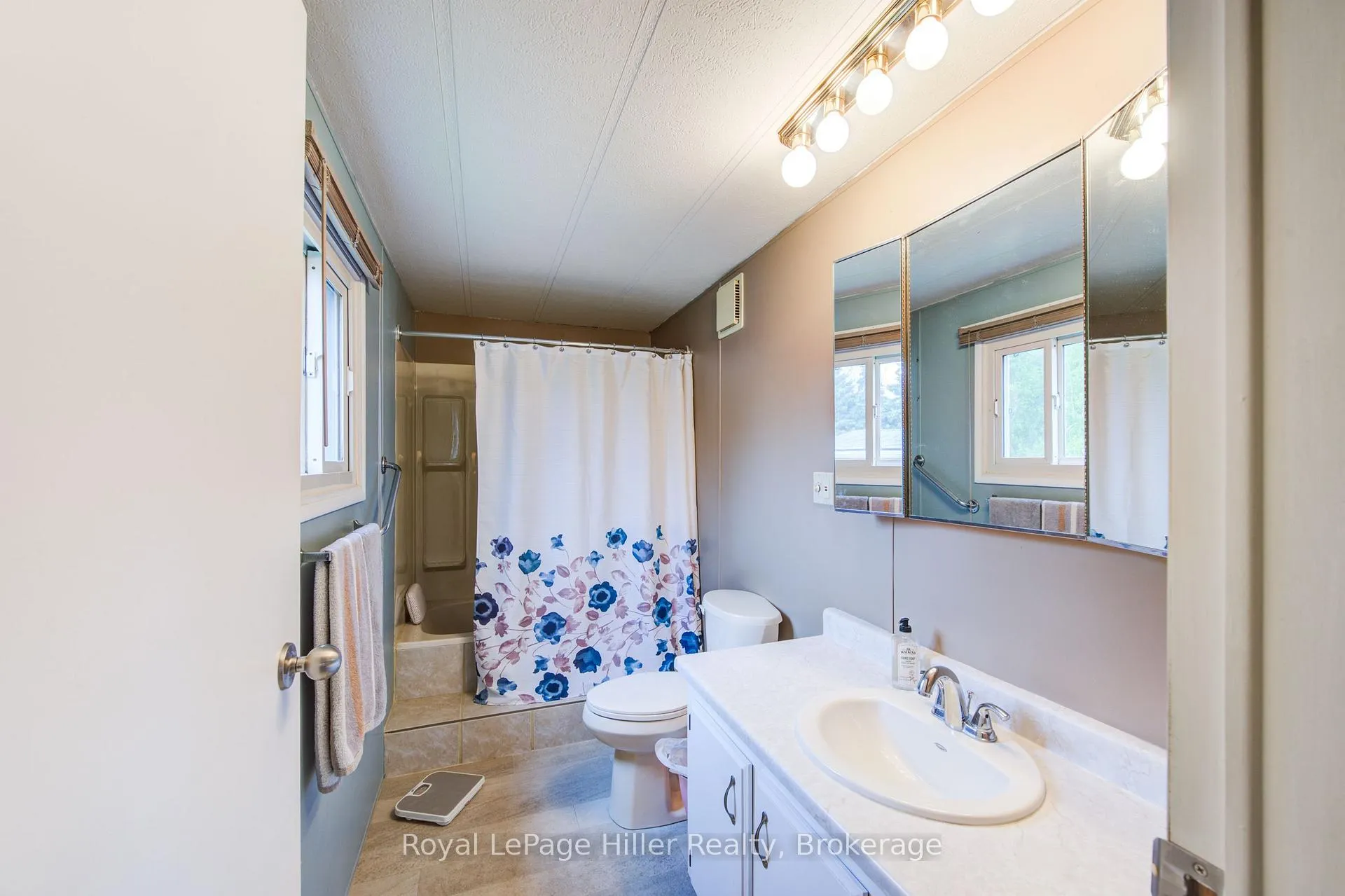 Photo 30 of 235 Hickory Lane, Perth East, Crystal Lake — HOMEH