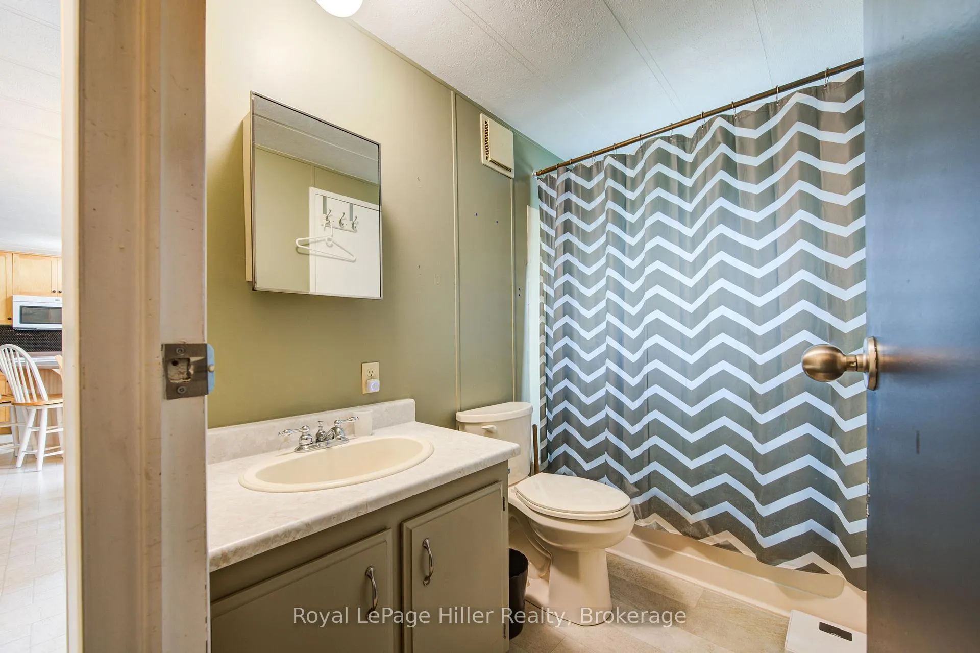 Photo 32 of 235 Hickory Lane, Perth East, Crystal Lake — HOMEH
