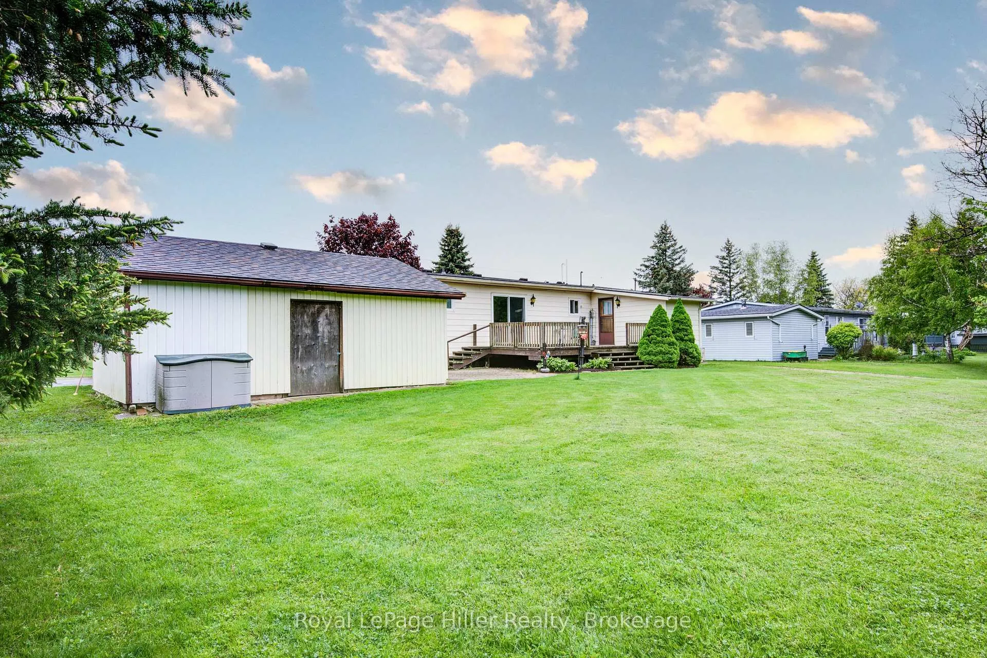 Photo 41 of 235 Hickory Lane, Perth East, Crystal Lake — HOMEH