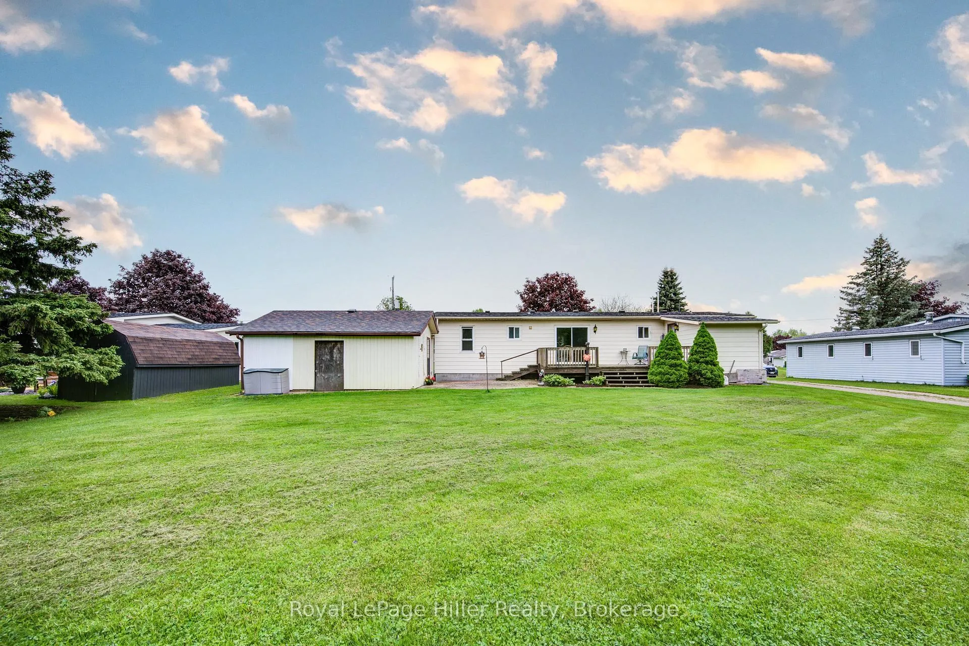 Photo 43 of 235 Hickory Lane, Perth East, Crystal Lake — HOMEH