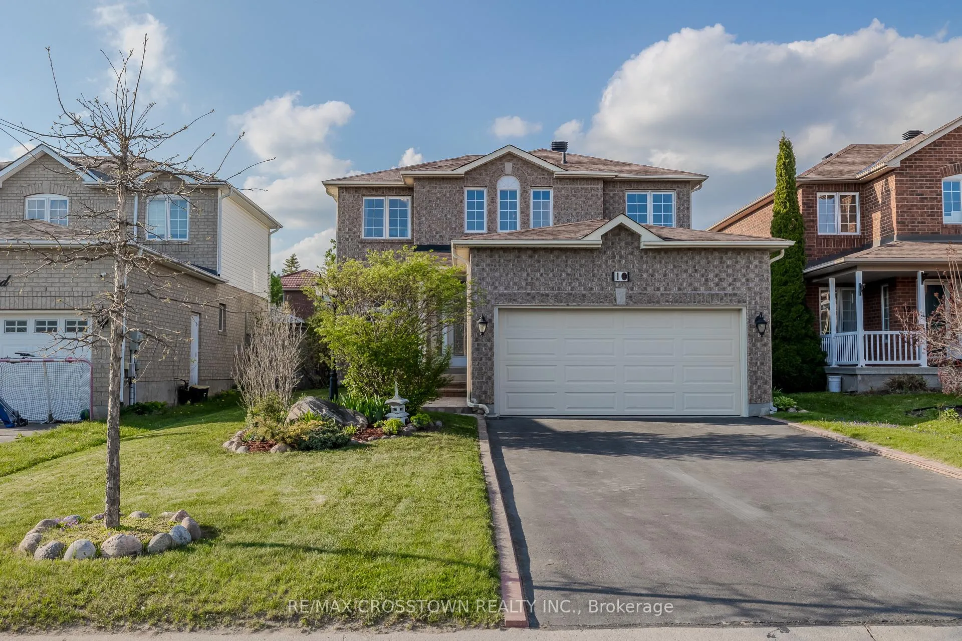 Photo 2 of 10 Wice Road, Barrie, Holly — HOMEH