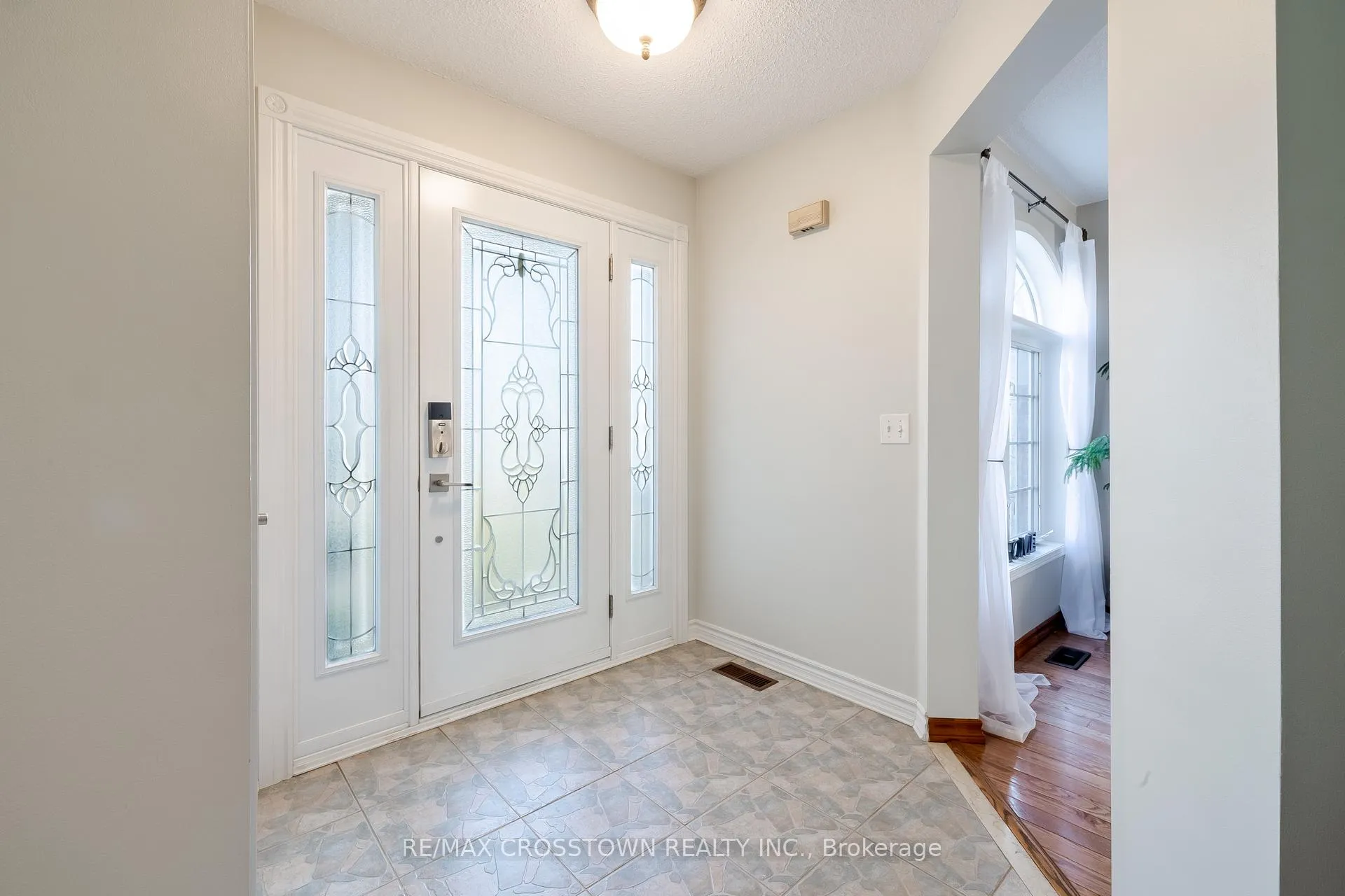 Photo 8 of 10 Wice Road, Barrie, Holly — HOMEH