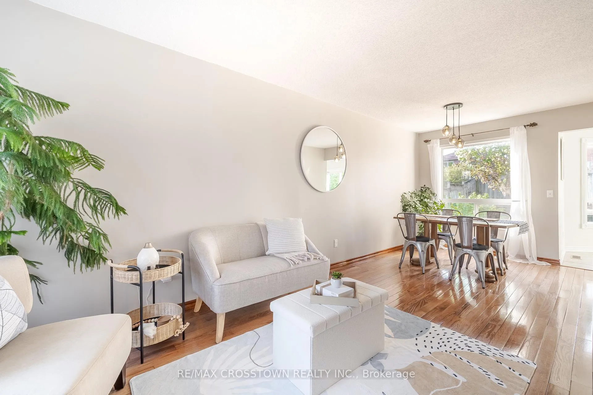 Photo 11 of 10 Wice Road, Barrie, Holly — HOMEH