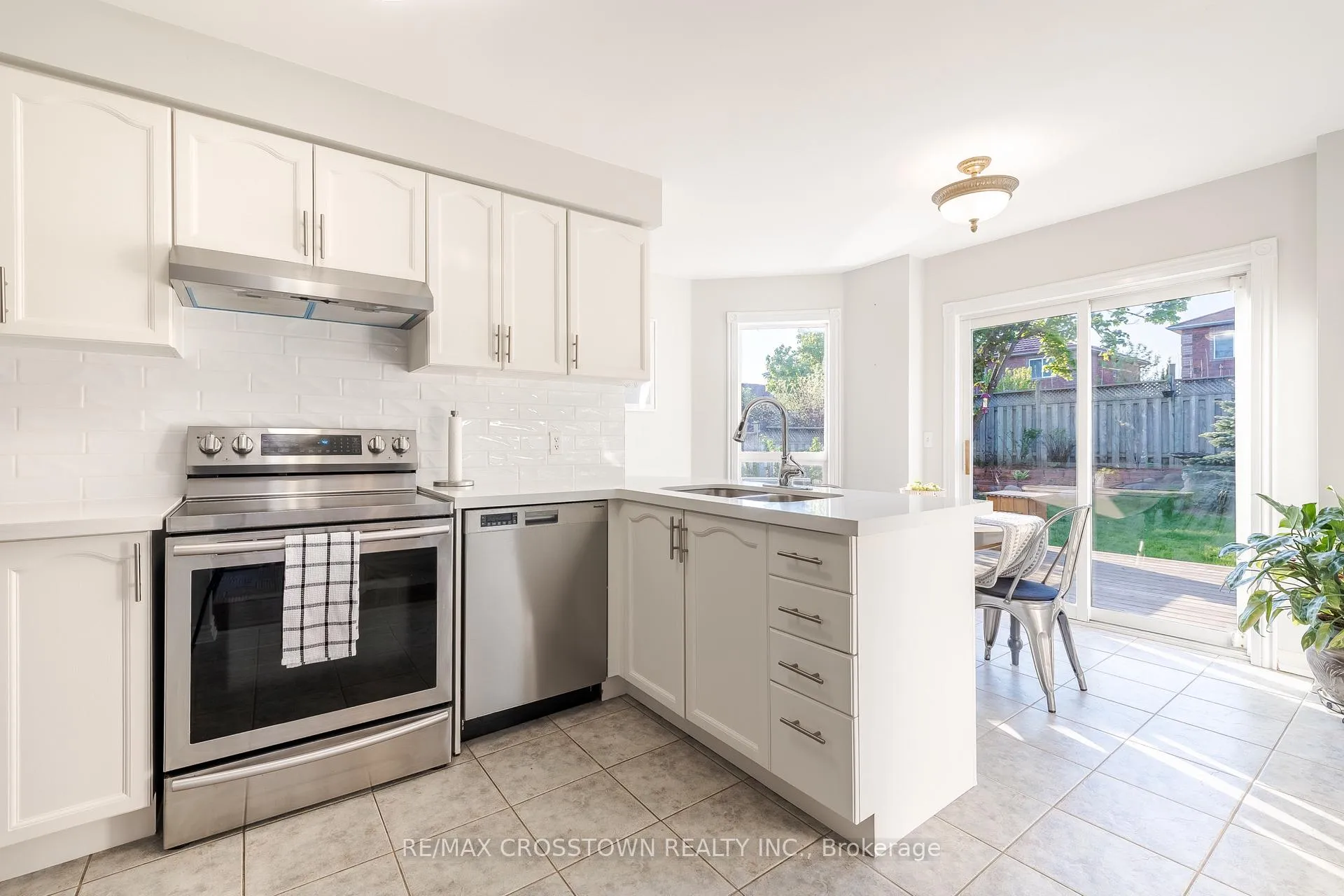 Photo 16 of 10 Wice Road, Barrie, Holly — HOMEH
