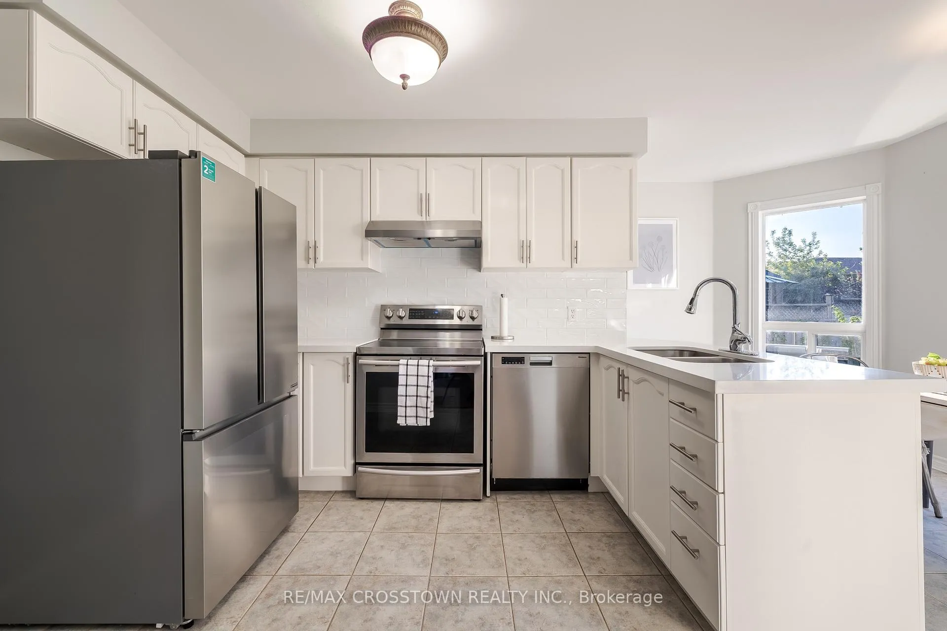 Photo 17 of 10 Wice Road, Barrie, Holly — HOMEH