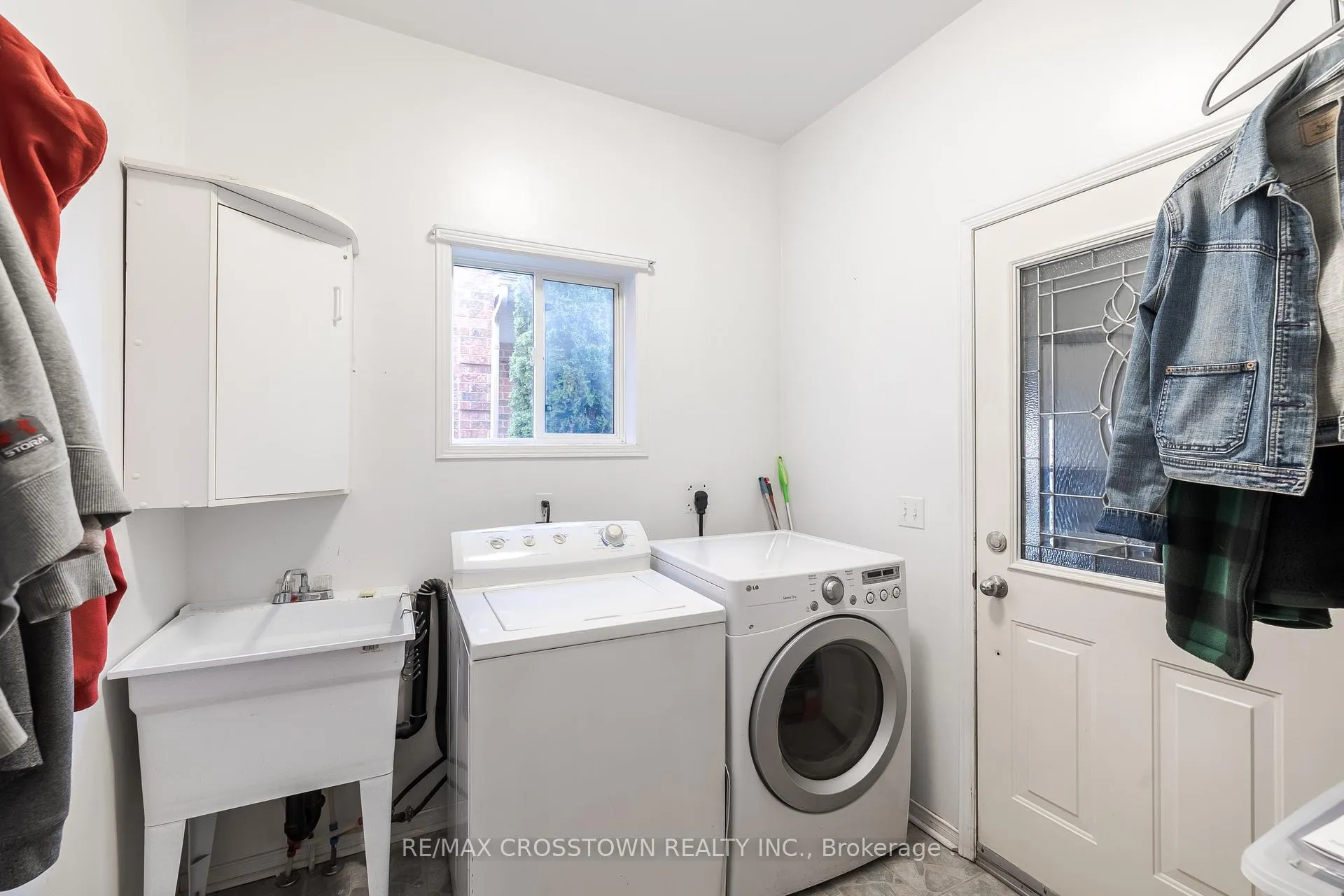 Photo 19 of 10 Wice Road, Barrie, Holly — HOMEH