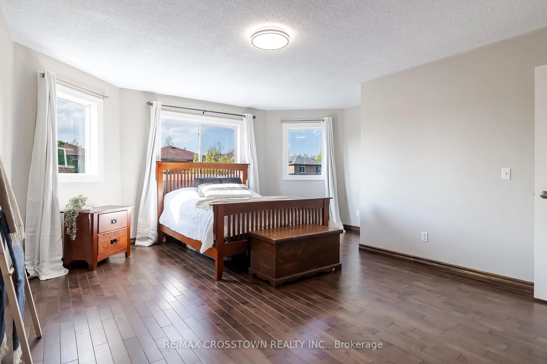 Photo 21 of 10 Wice Road, Barrie, Holly — HOMEH