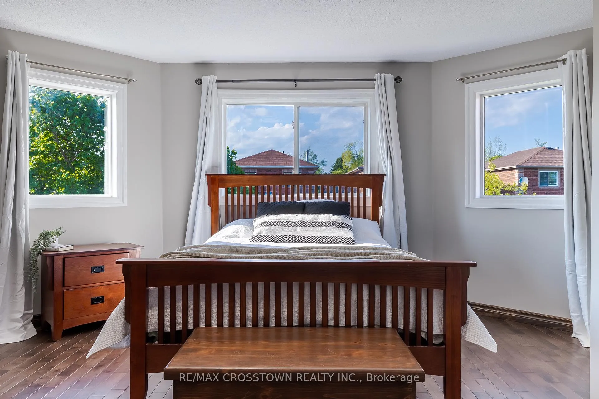 Photo 23 of 10 Wice Road, Barrie, Holly — HOMEH
