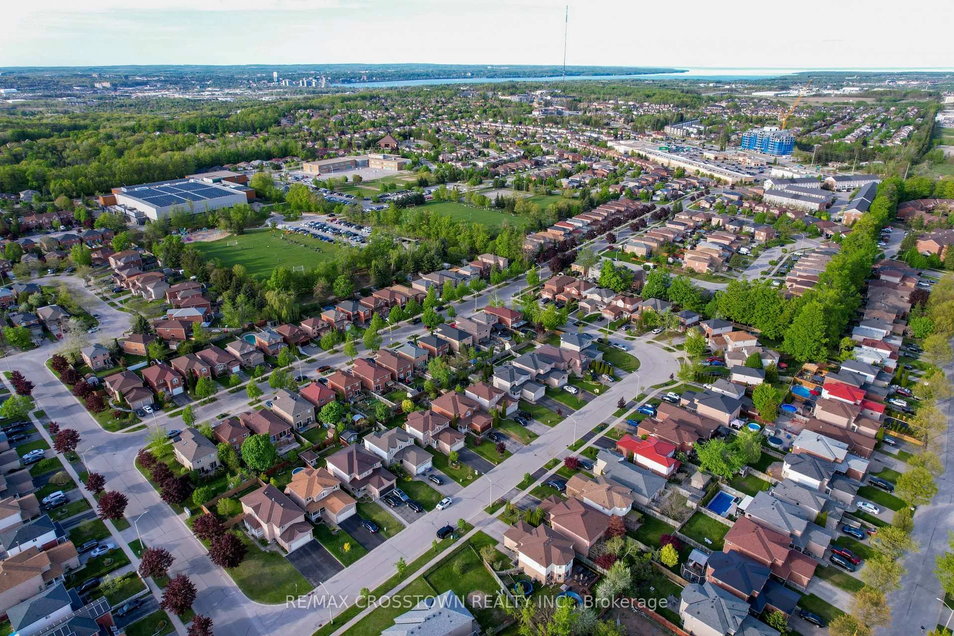Photo 36 of 10 Wice Road, Barrie, Holly — HOMEH
