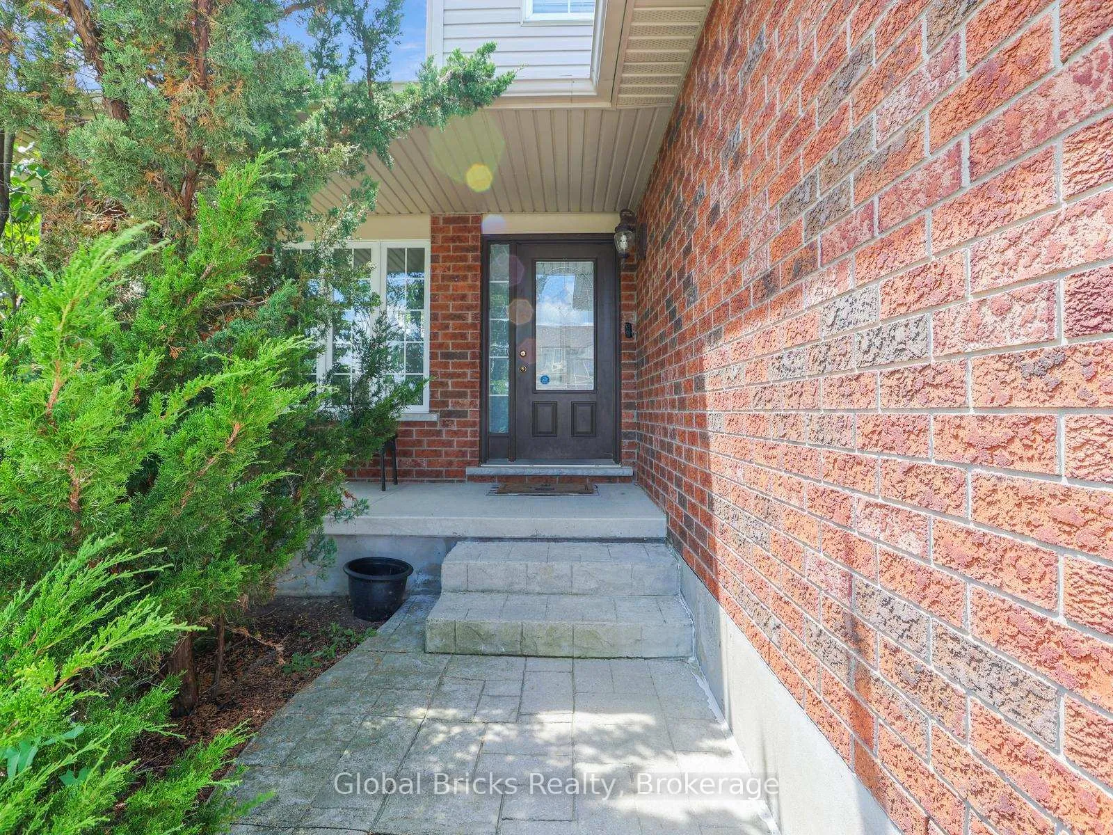 Photo 3 of 11 Pebblecreek Drive S, Kitchener — HOMEH