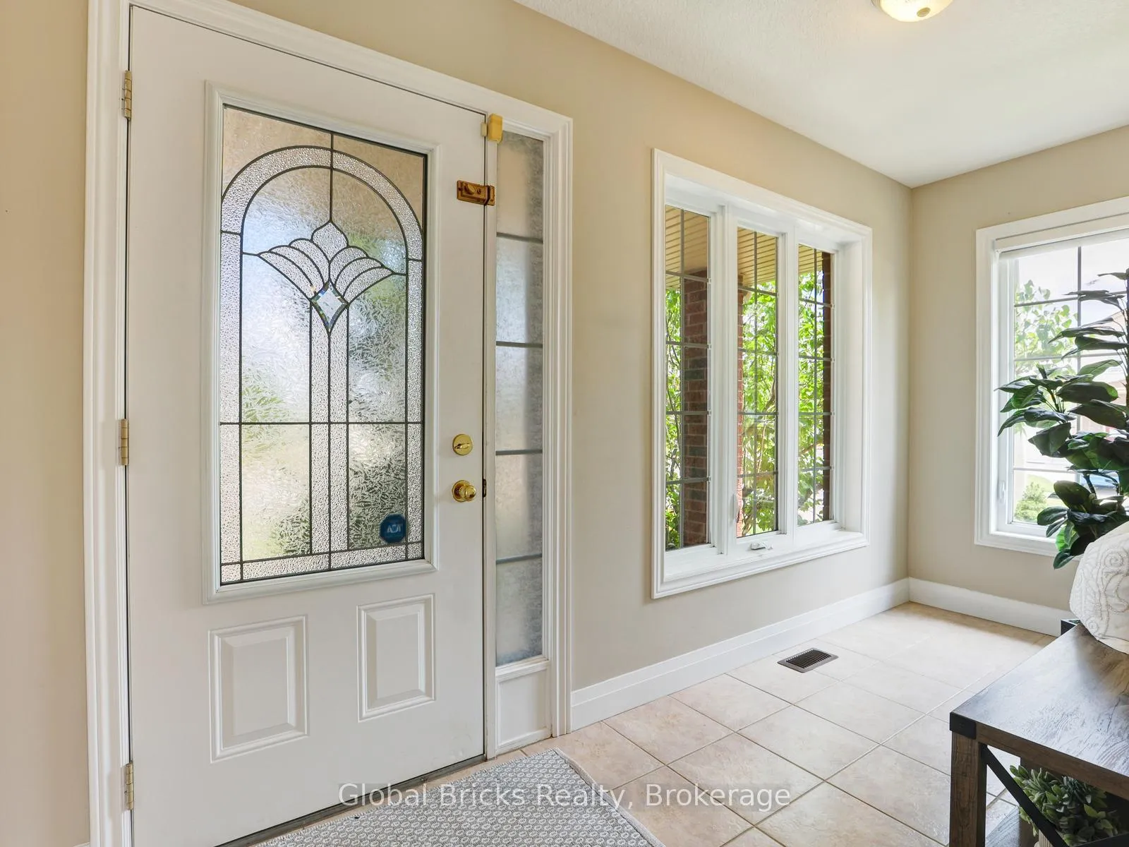 Photo 4 of 11 Pebblecreek Drive S, Kitchener — HOMEH
