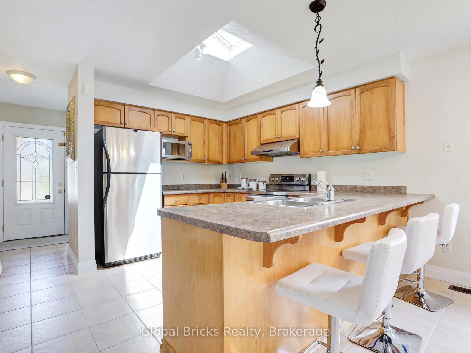 Photo 7 of 11 Pebblecreek Drive S, Kitchener — HOMEH
