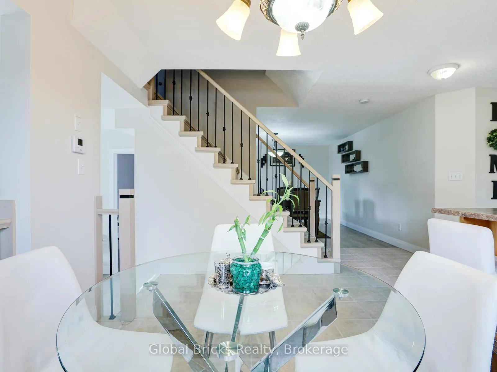 Photo 9 of 11 Pebblecreek Drive S, Kitchener — HOMEH