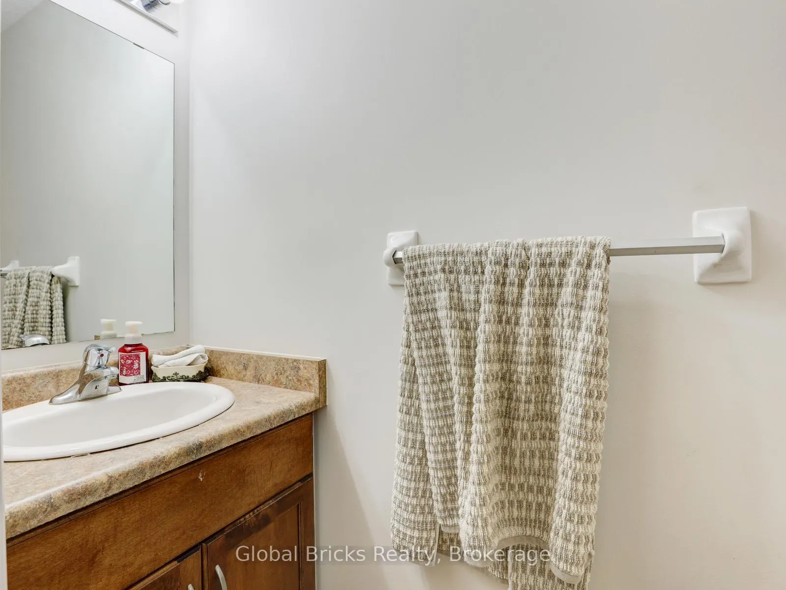 Photo 11 of 11 Pebblecreek Drive S, Kitchener — HOMEH
