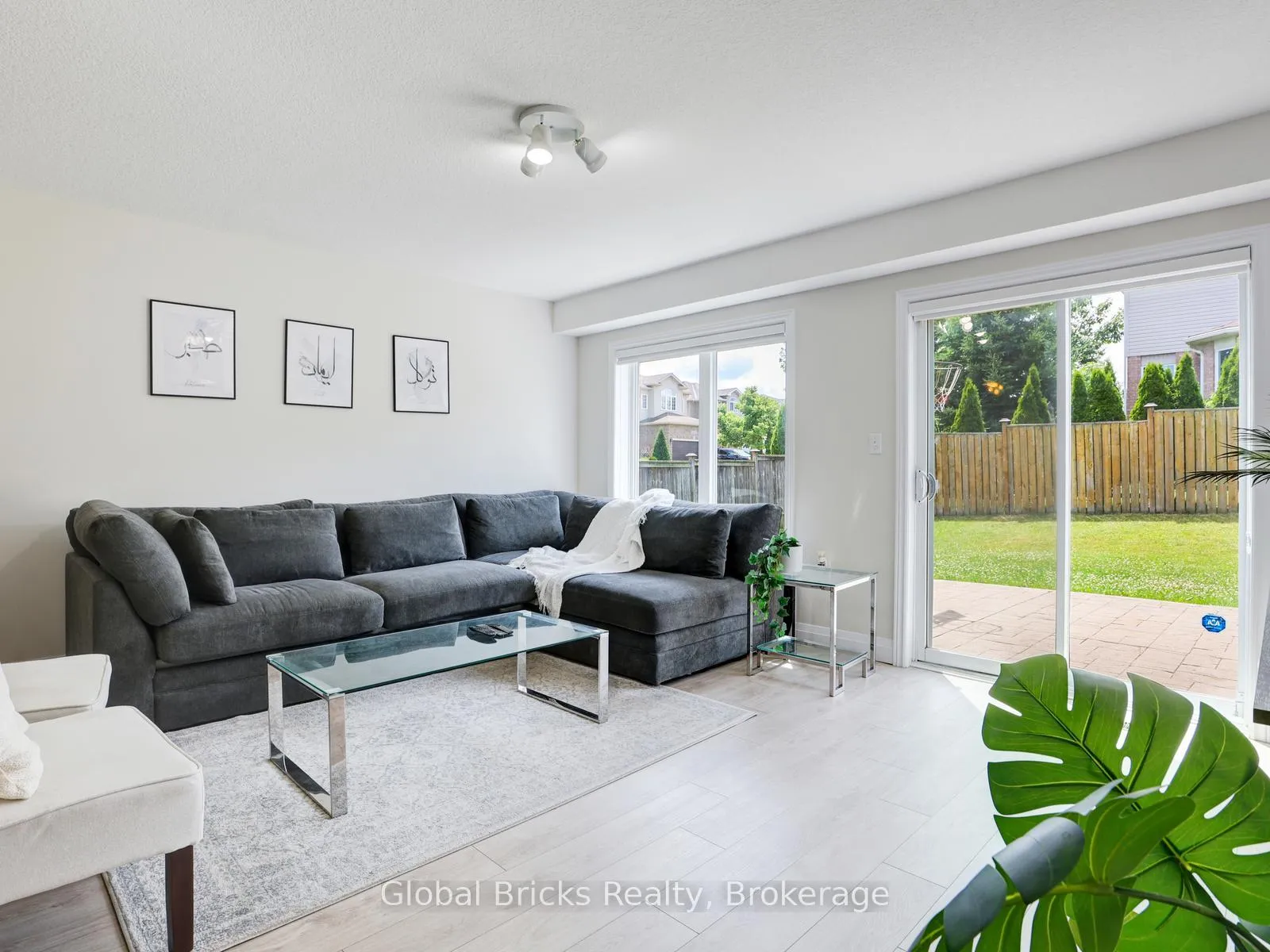 Photo 12 of 11 Pebblecreek Drive S, Kitchener — HOMEH