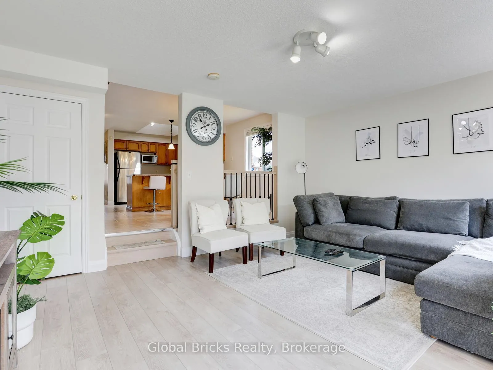 Photo 13 of 11 Pebblecreek Drive S, Kitchener — HOMEH