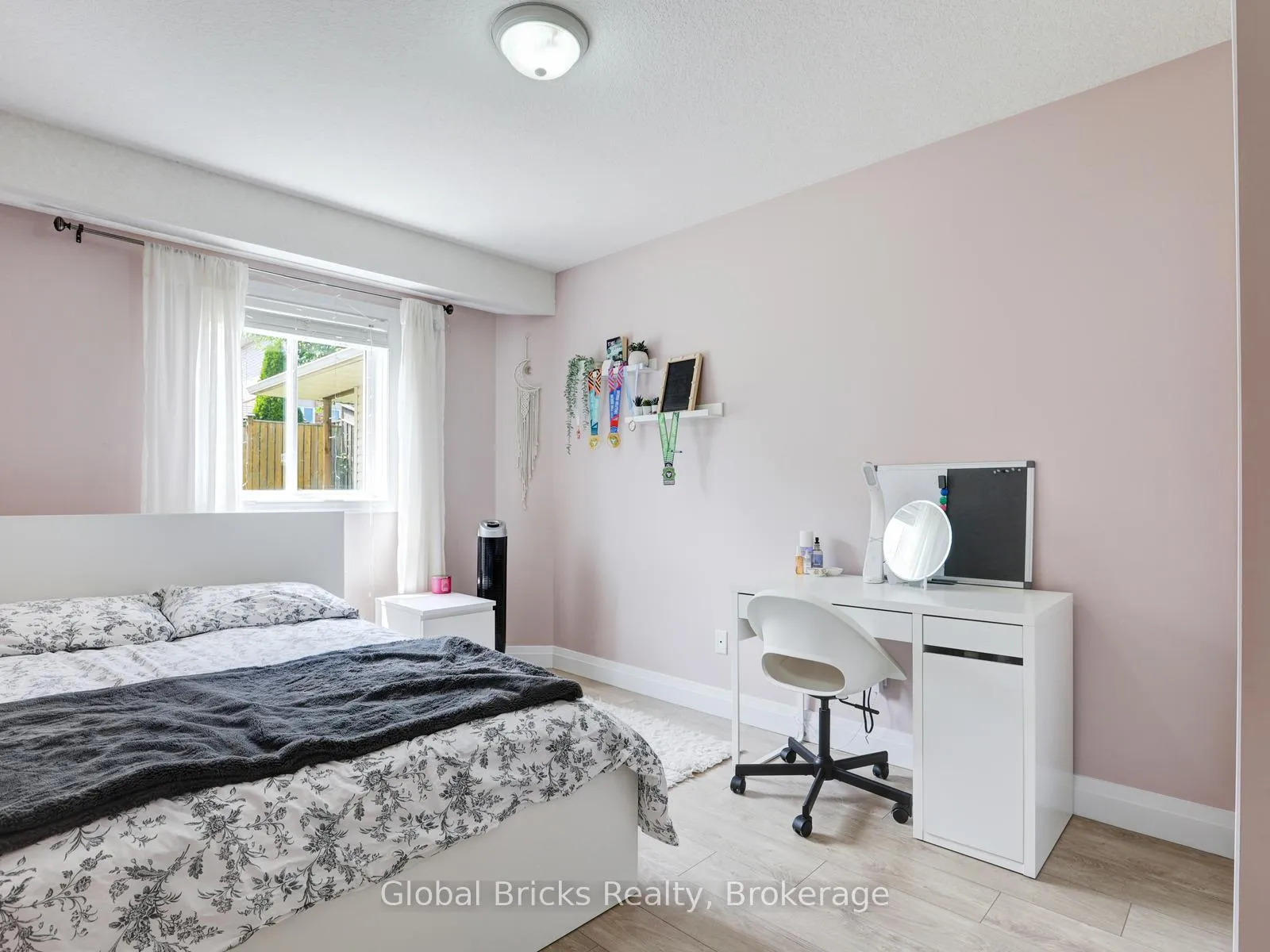 Photo 16 of 11 Pebblecreek Drive S, Kitchener — HOMEH