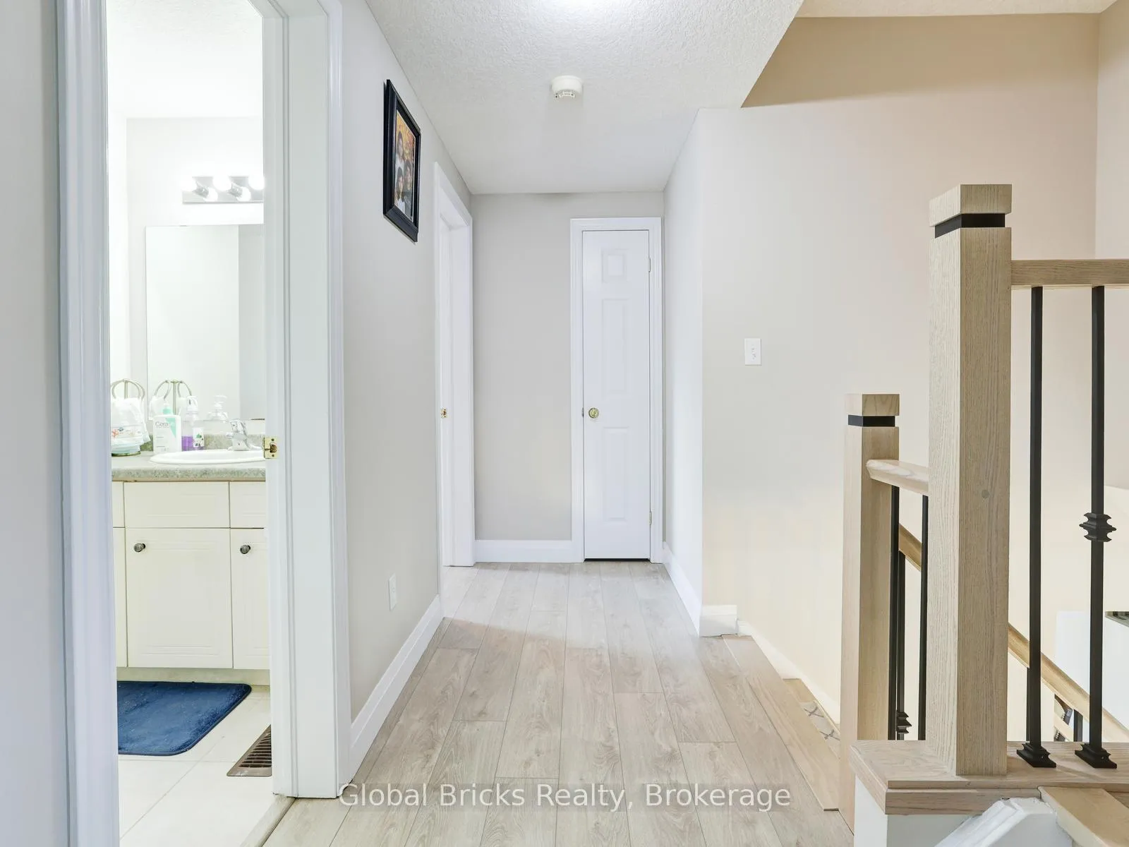 Photo 17 of 11 Pebblecreek Drive S, Kitchener — HOMEH