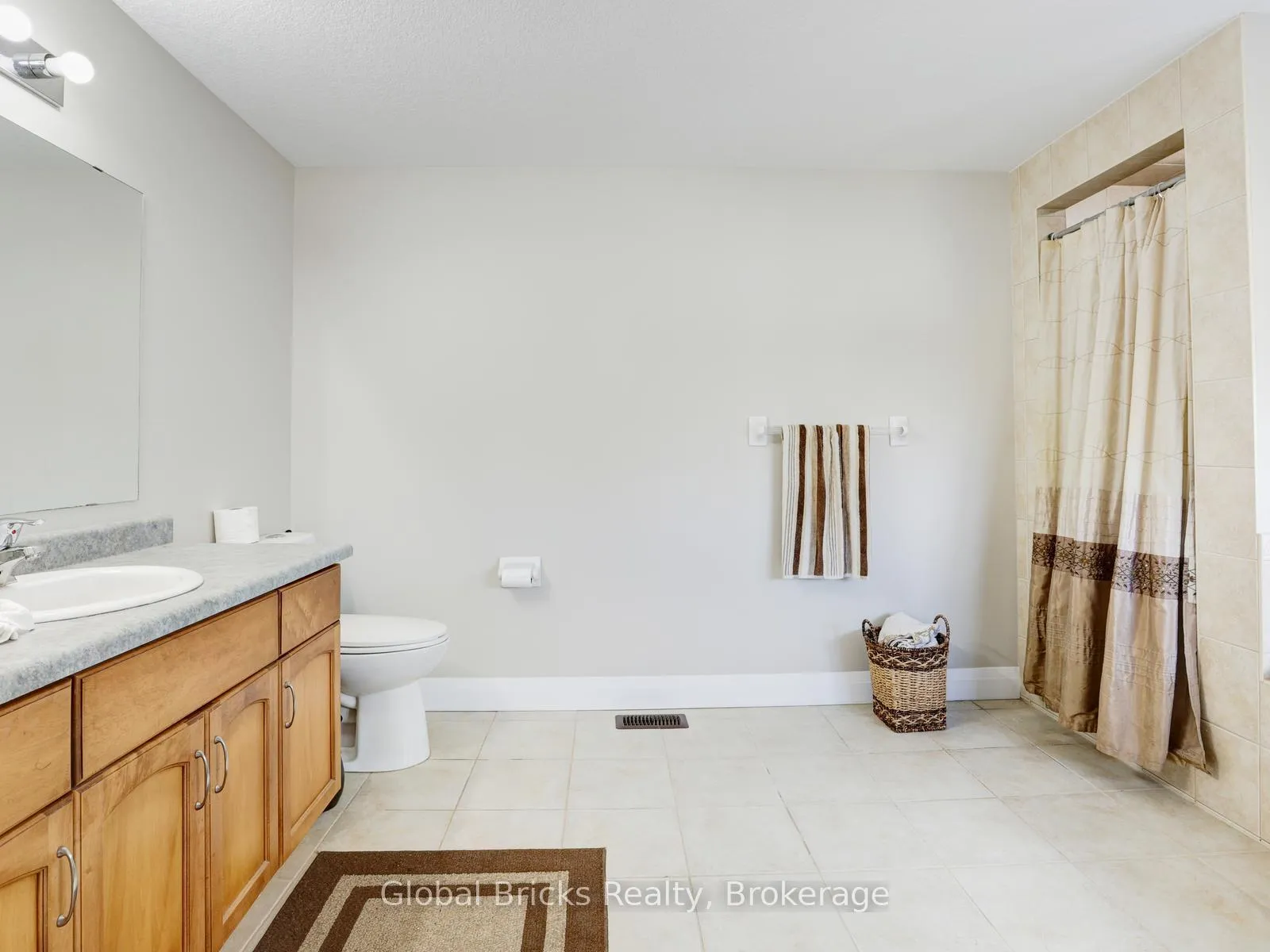 Photo 23 of 11 Pebblecreek Drive S, Kitchener — HOMEH