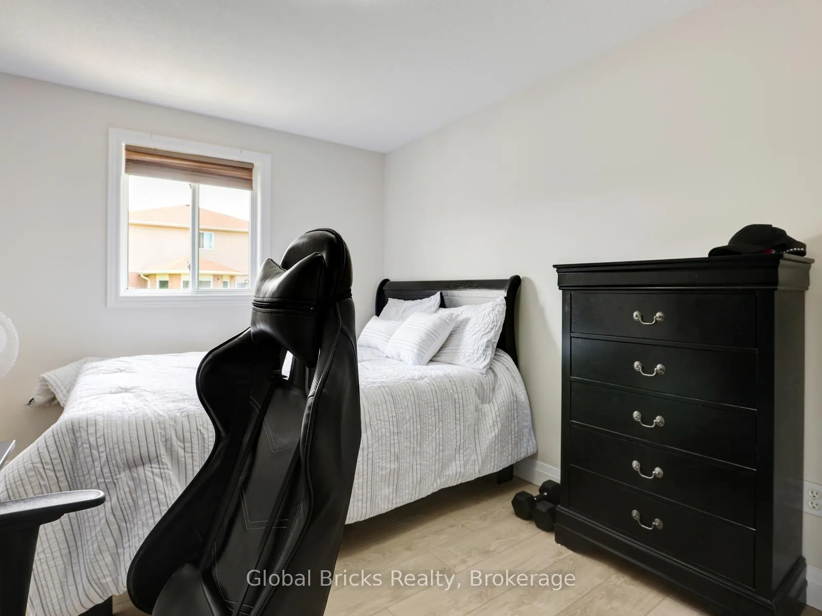 Photo 26 of 11 Pebblecreek Drive S, Kitchener — HOMEH
