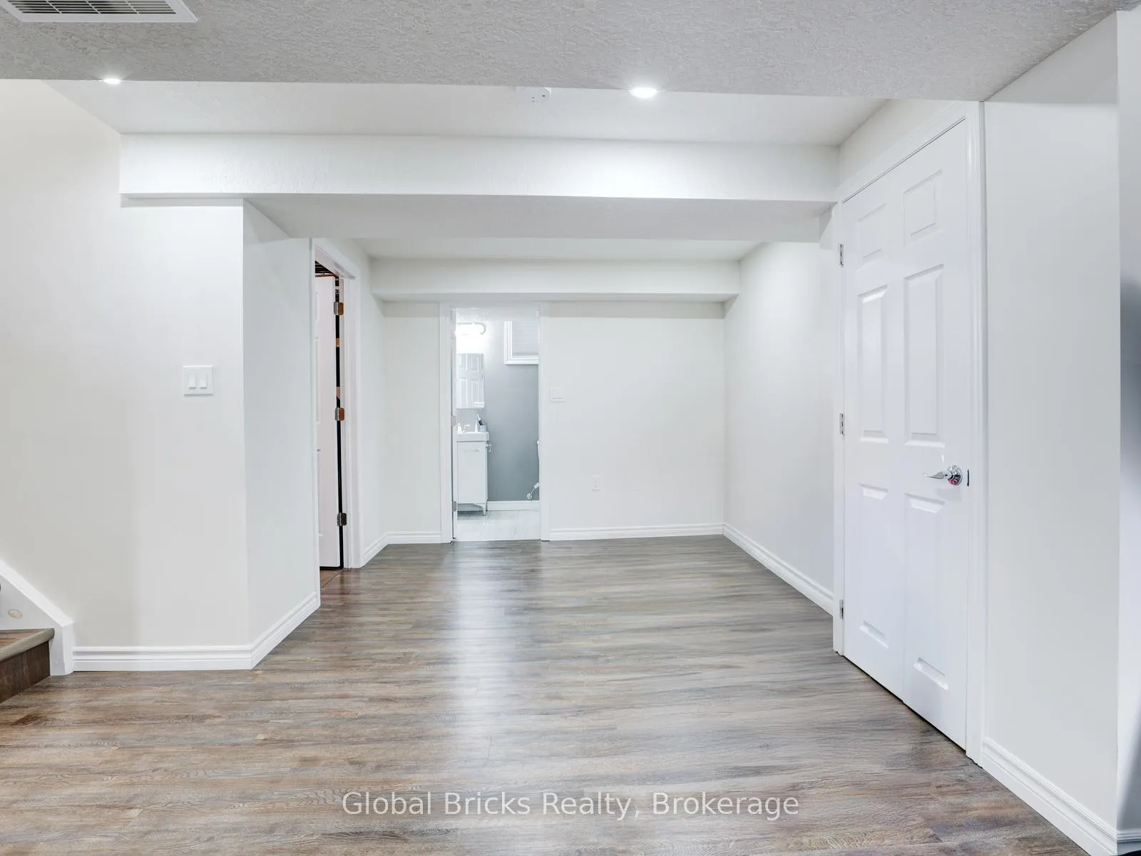 Photo 30 of 11 Pebblecreek Drive S, Kitchener — HOMEH