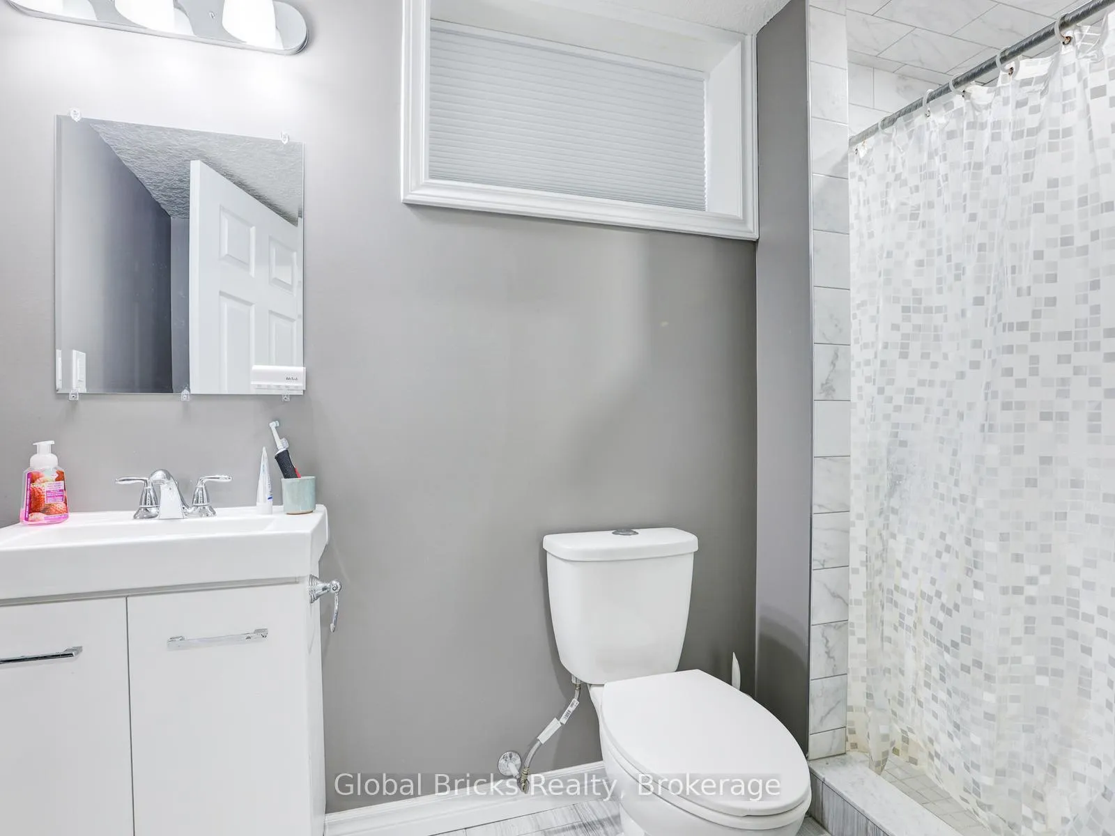 Photo 32 of 11 Pebblecreek Drive S, Kitchener — HOMEH