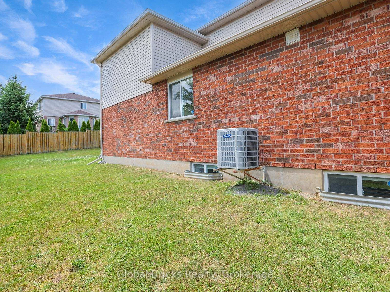 Photo 34 of 11 Pebblecreek Drive S, Kitchener — HOMEH