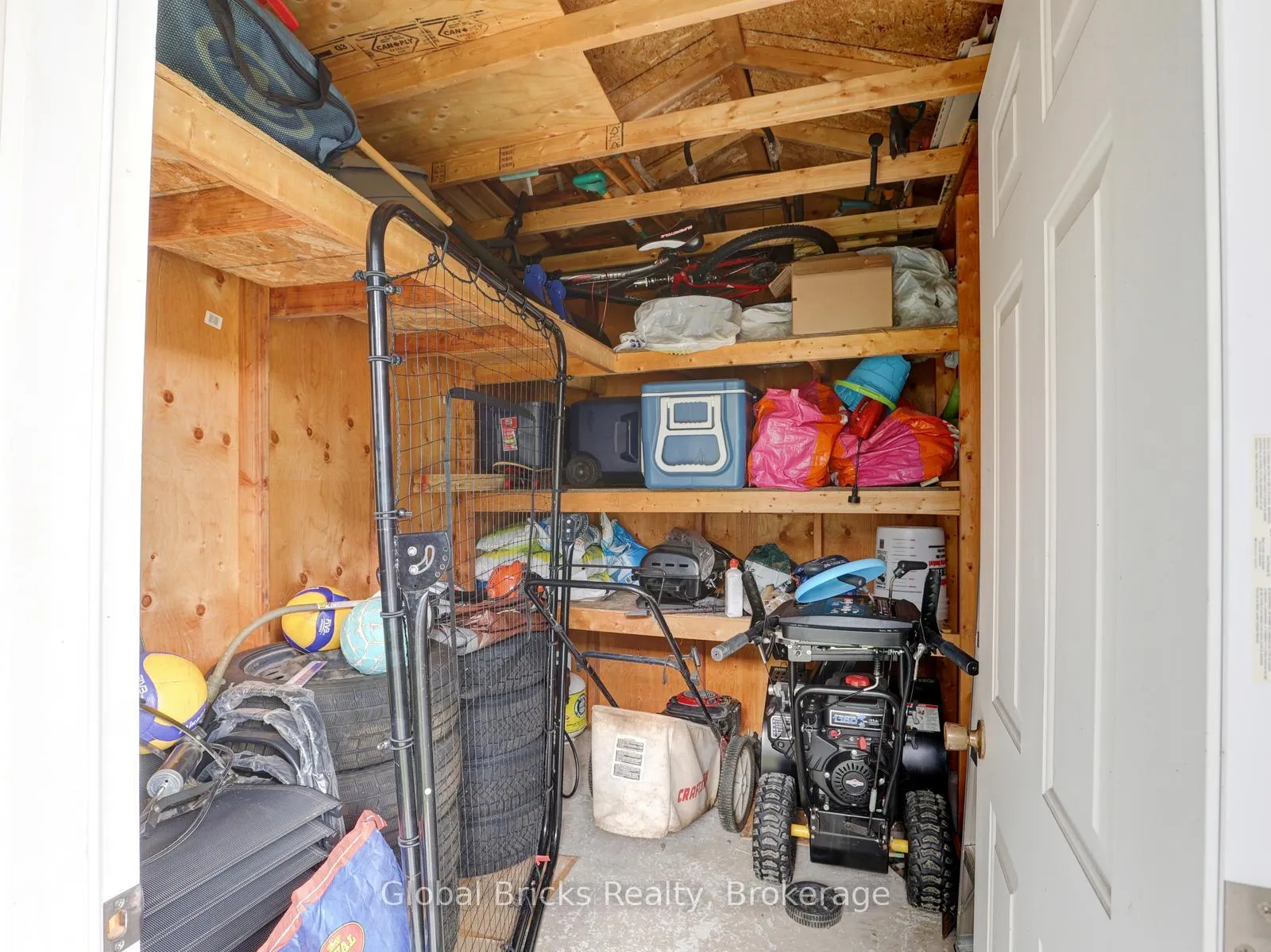Photo 36 of 11 Pebblecreek Drive S, Kitchener — HOMEH