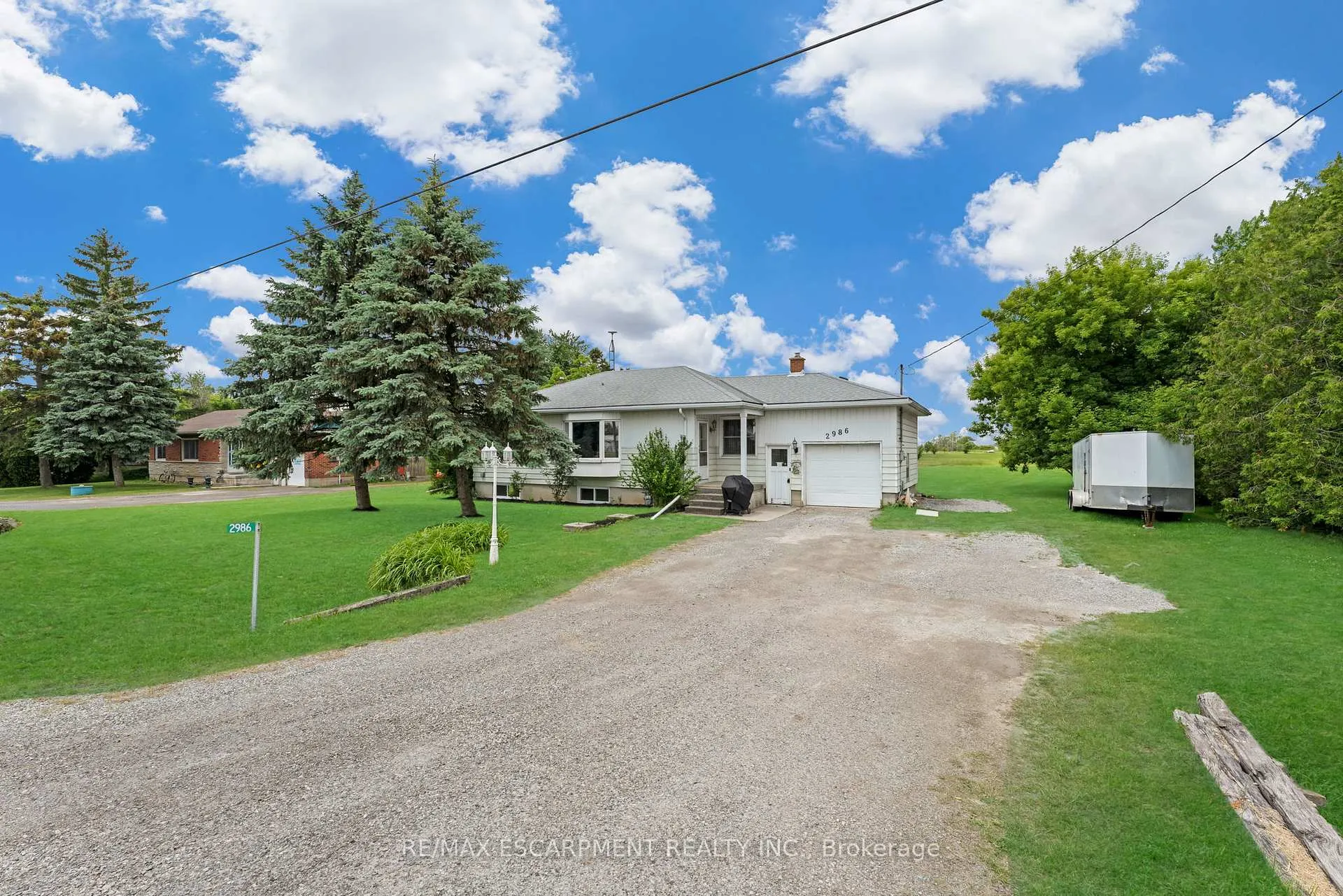 Photo 2 of 2986 Grimsby Road, Grimsby, Grimsby Escarpment — HOMEH