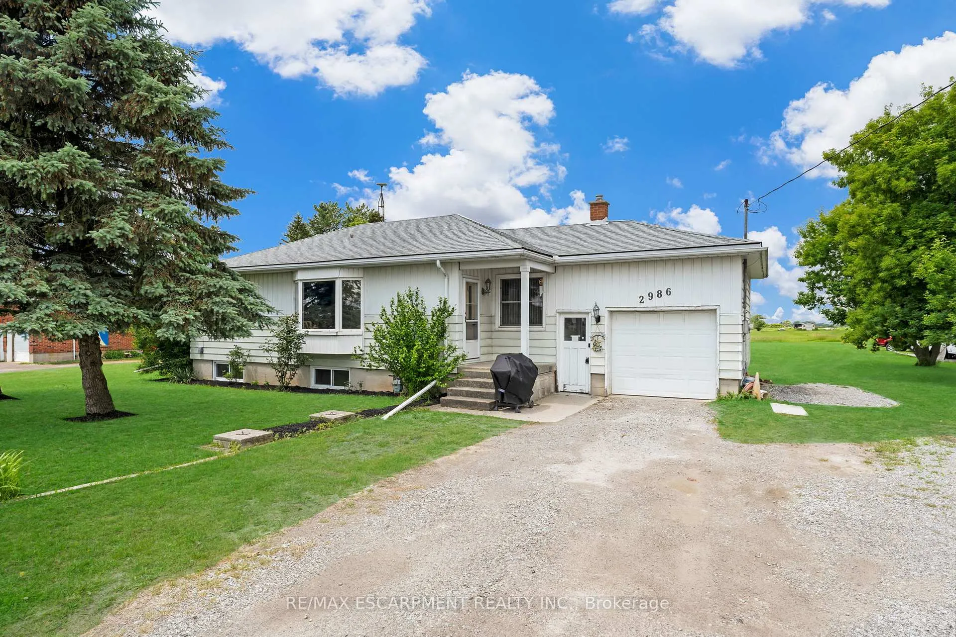 Photo 5 of 2986 Grimsby Road, Grimsby, Grimsby Escarpment — HOMEH