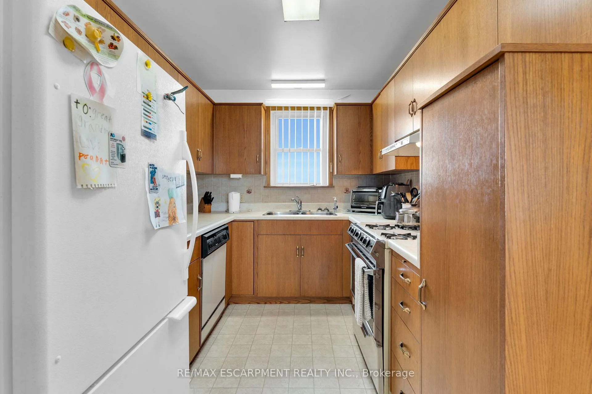Photo 14 of 2986 Grimsby Road, Grimsby, Grimsby Escarpment — HOMEH