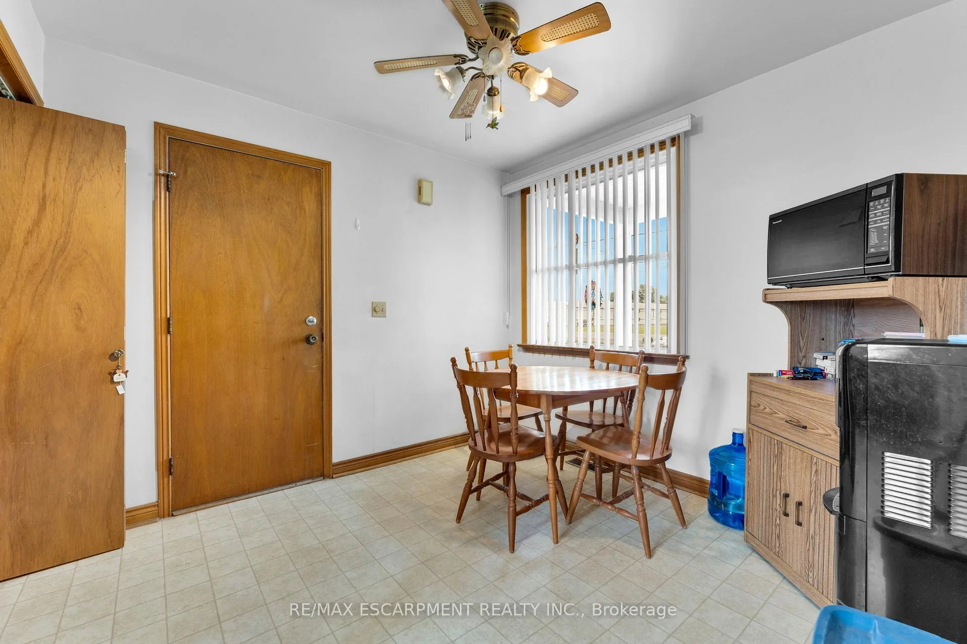 Photo 18 of 2986 Grimsby Road, Grimsby, Grimsby Escarpment — HOMEH