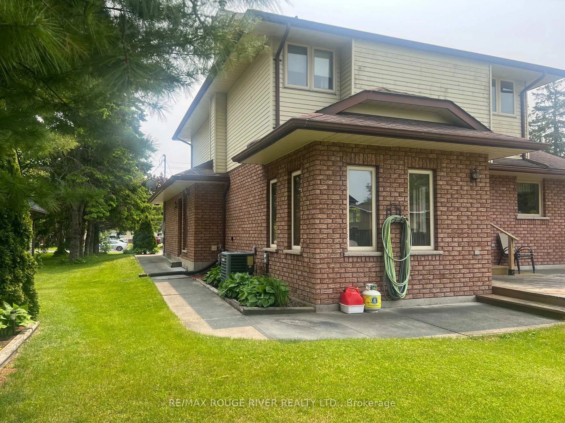 Photo 2 of 450 King Street E, Cobourg — HOMEH